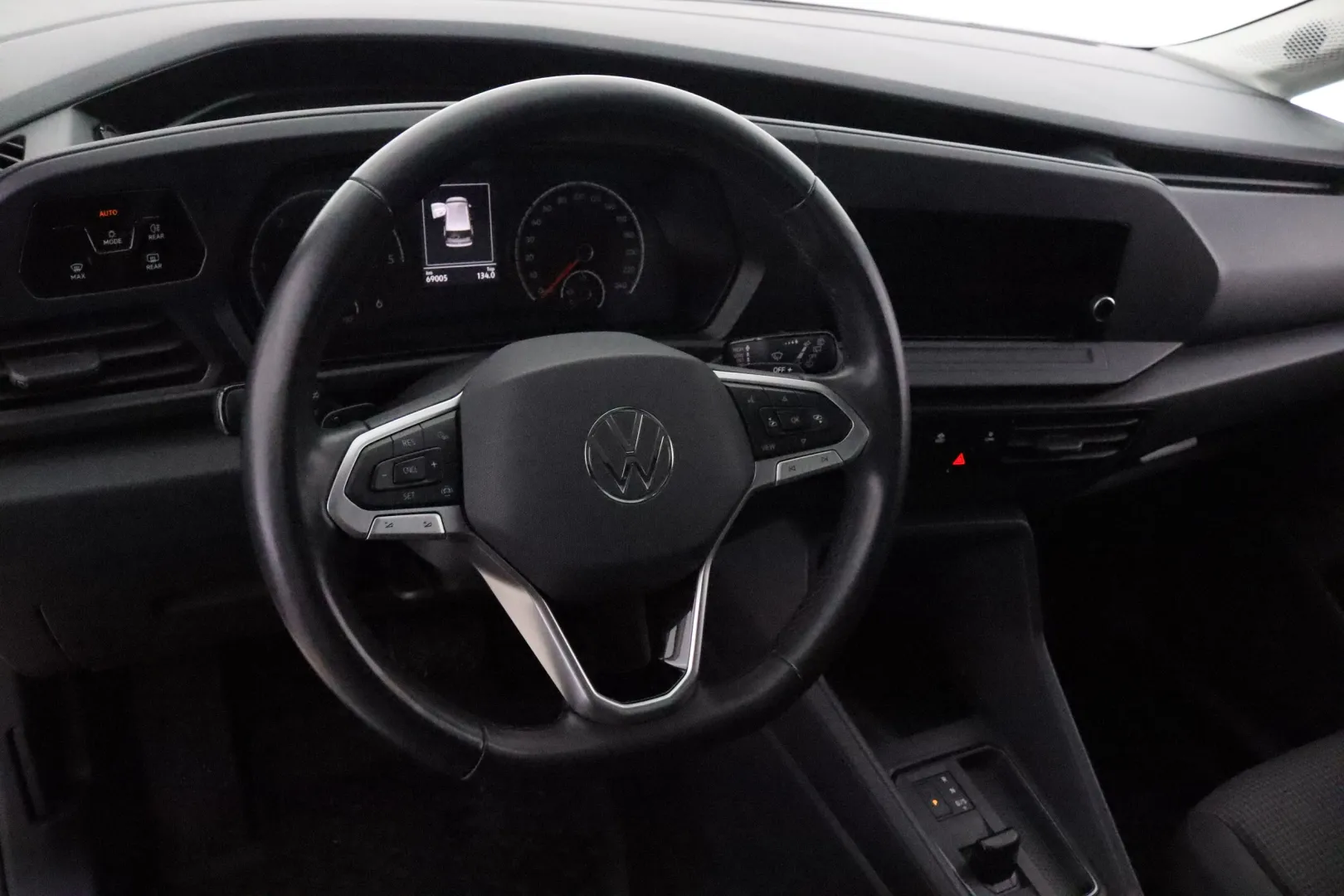 Volkswagen Caddy Maxi EUM-699 carousel image