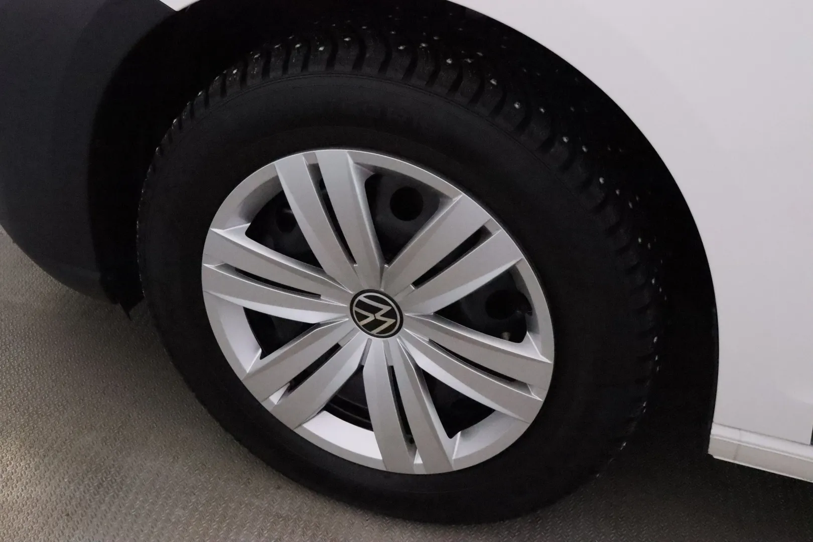 Volkswagen Caddy Maxi EUM-699 carousel image