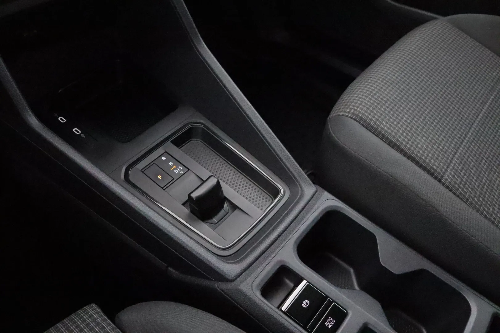 Volkswagen Caddy Maxi EUM-699 carousel image