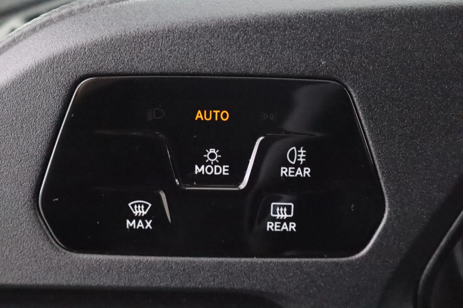 Volkswagen Caddy Maxi EUM-699 carousel image