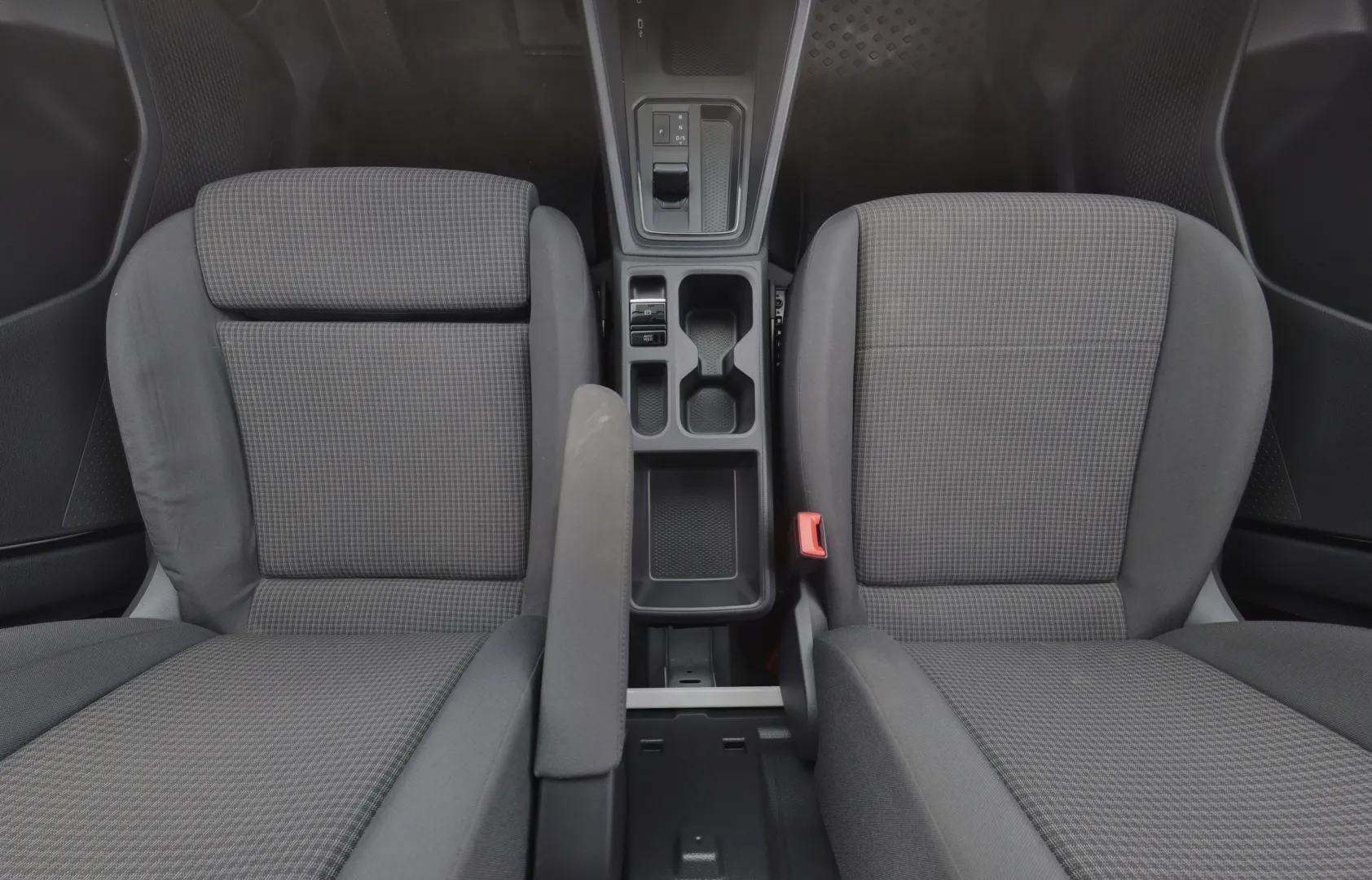 Volkswagen Caddy Maxi EUM-699 carousel image