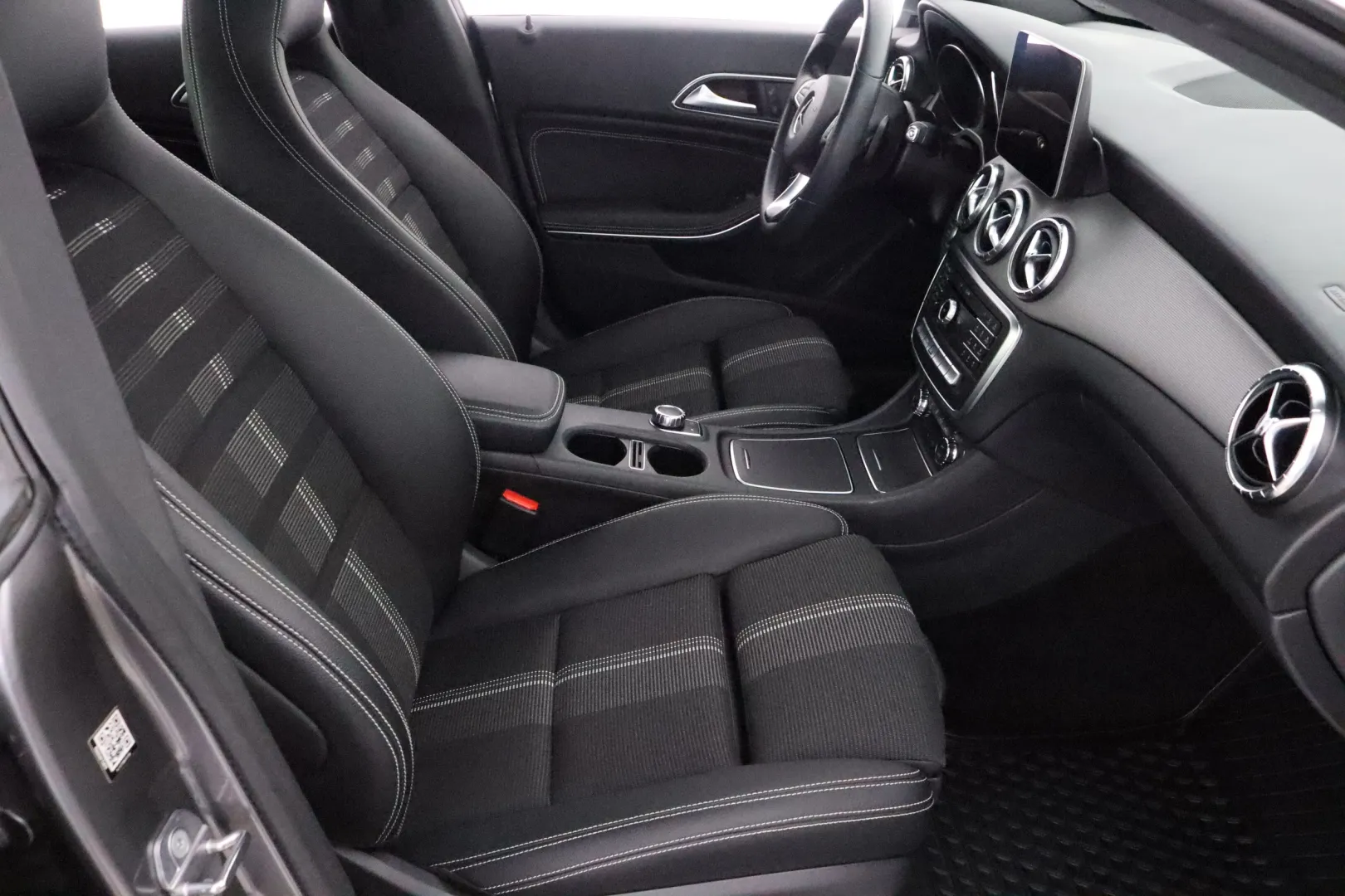 Mercedes-Benz CLA CMF-294 carousel image