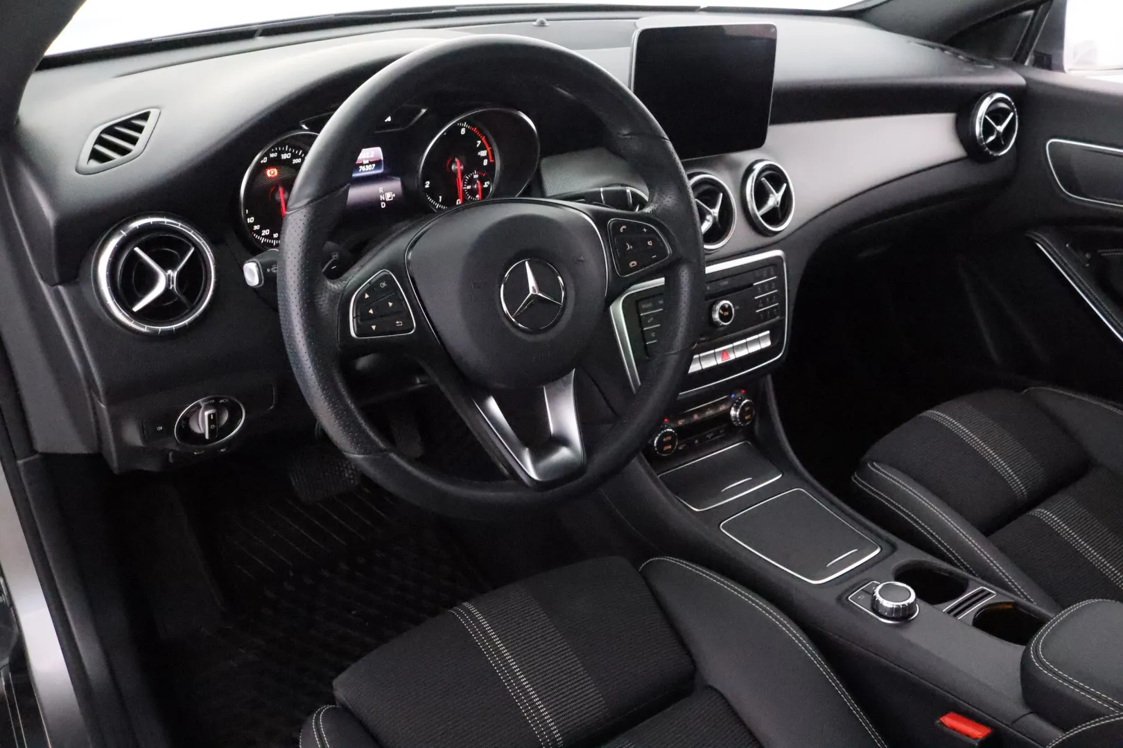 Mercedes-Benz CLA CMF-294 carousel image