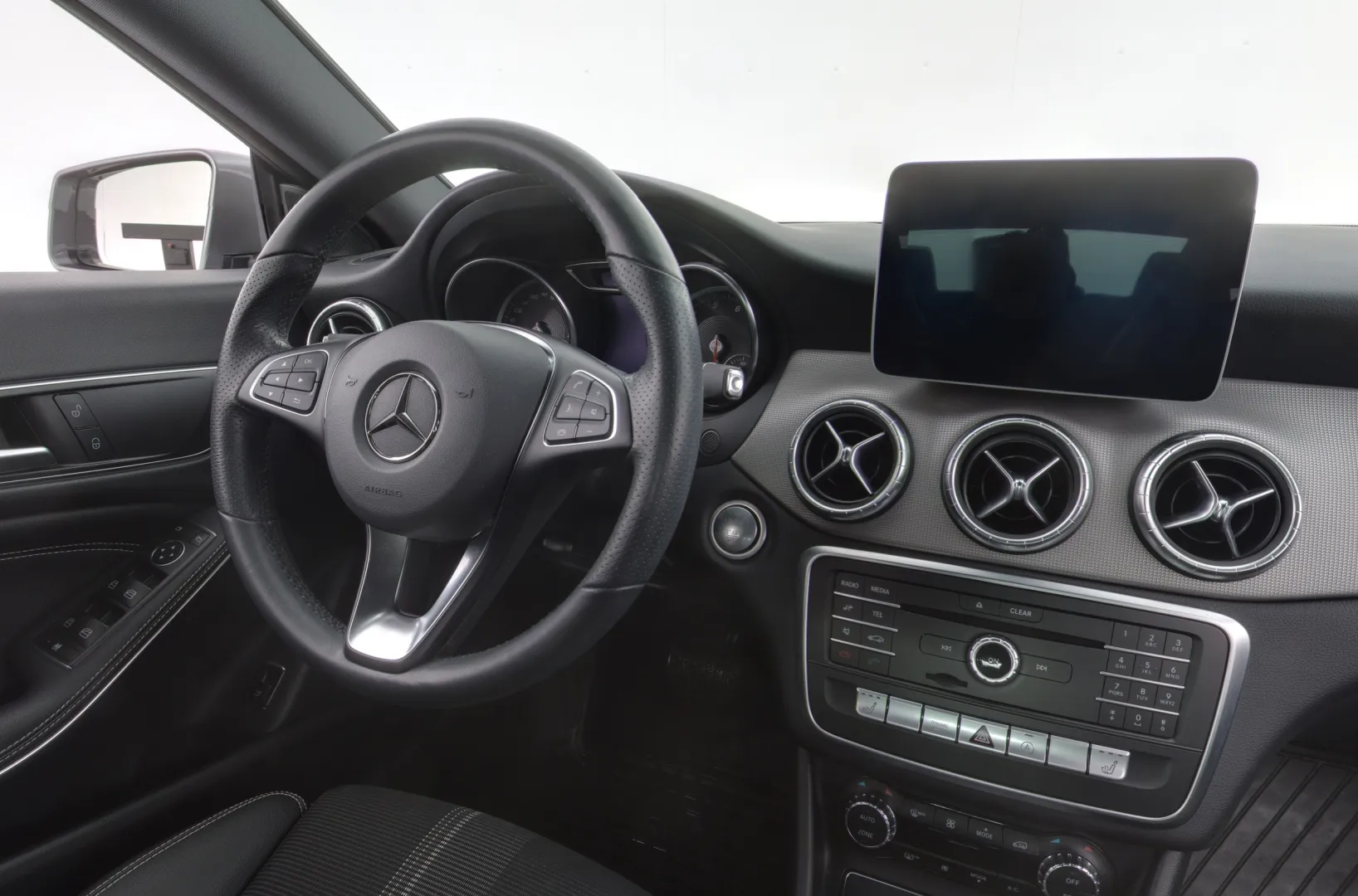 Mercedes-Benz CLA CMF-294 carousel image