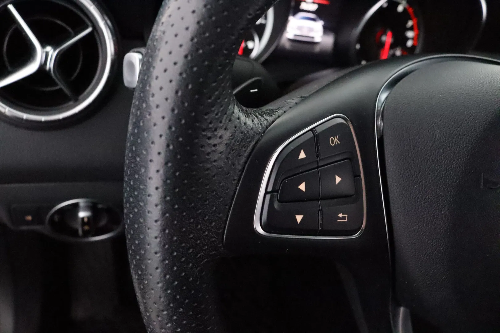 Mercedes-Benz CLA CMF-294 carousel image