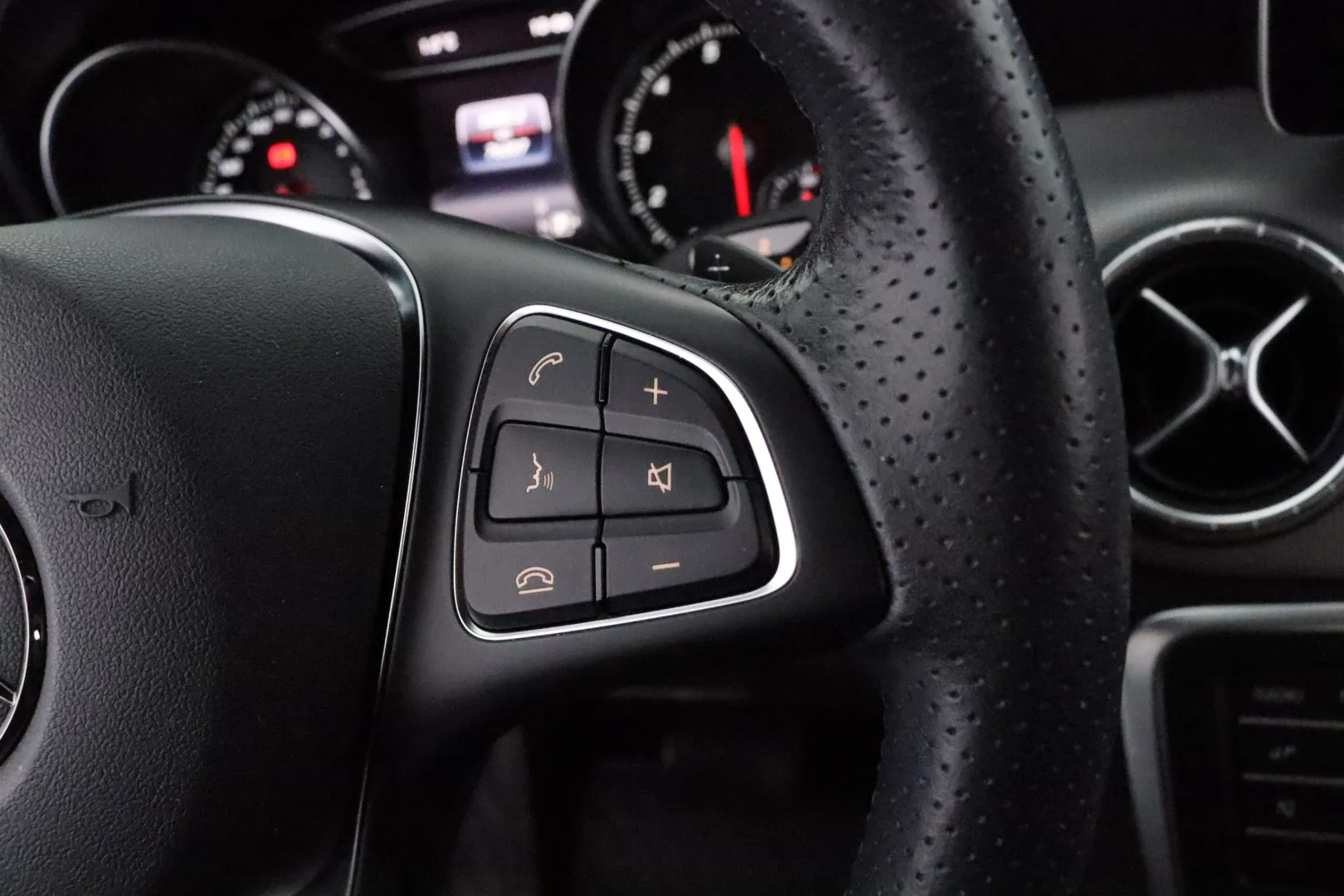 Mercedes-Benz CLA CMF-294 carousel image