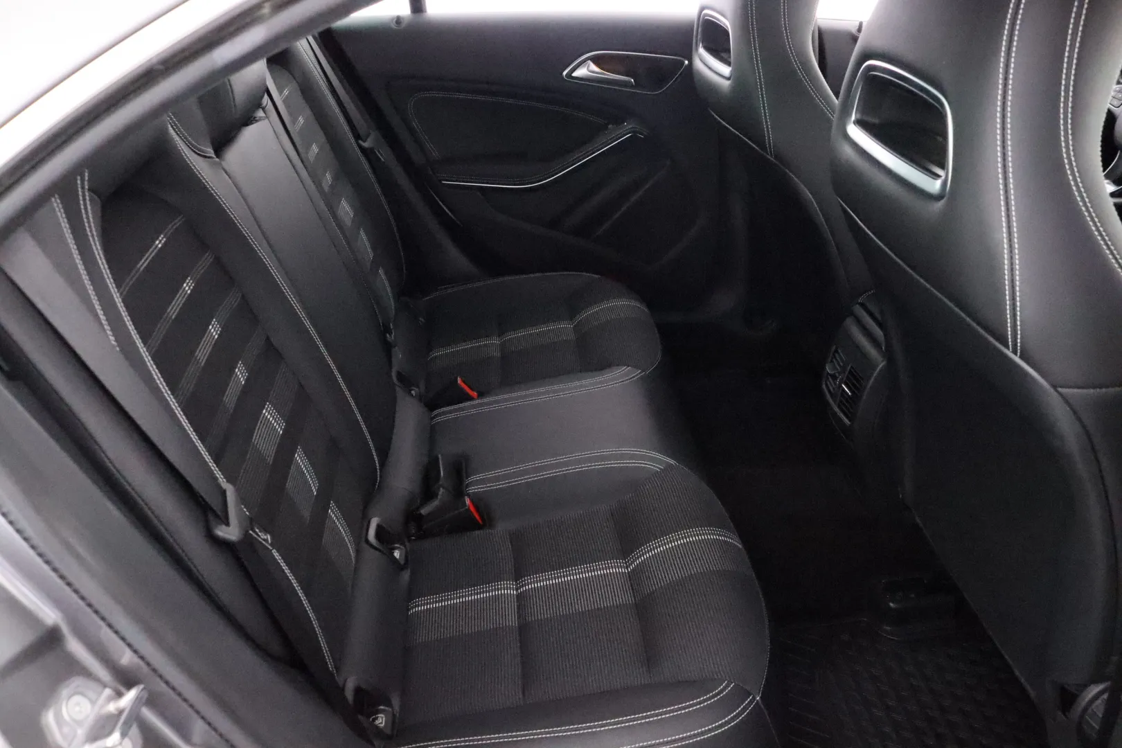 Mercedes-Benz CLA CMF-294 carousel image