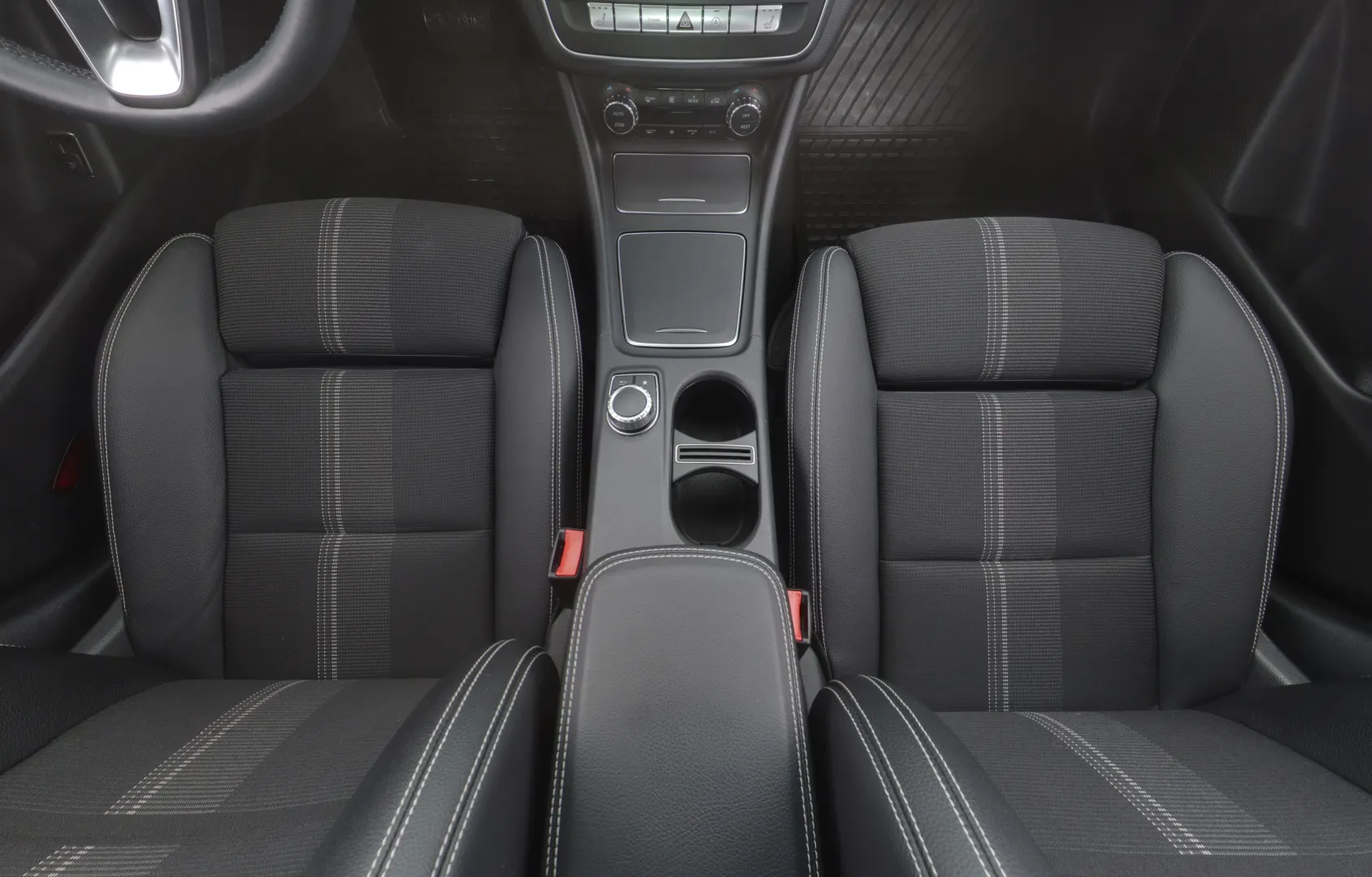 Mercedes-Benz CLA CMF-294 carousel image