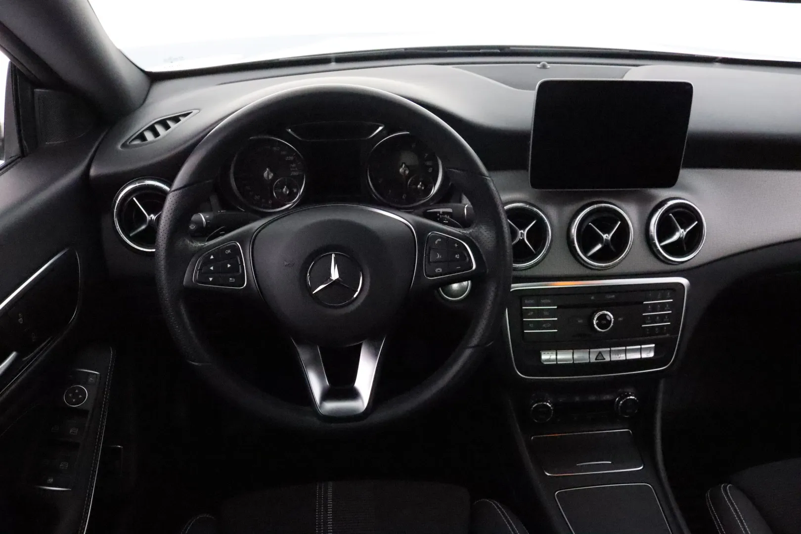 Mercedes-Benz CLA CMF-294 carousel image