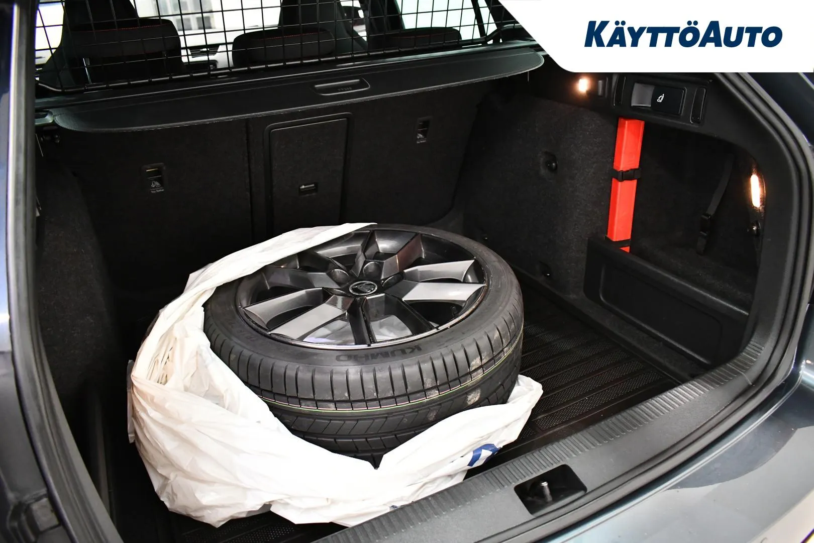 SKODA Octavia OVZ-600 carousel image