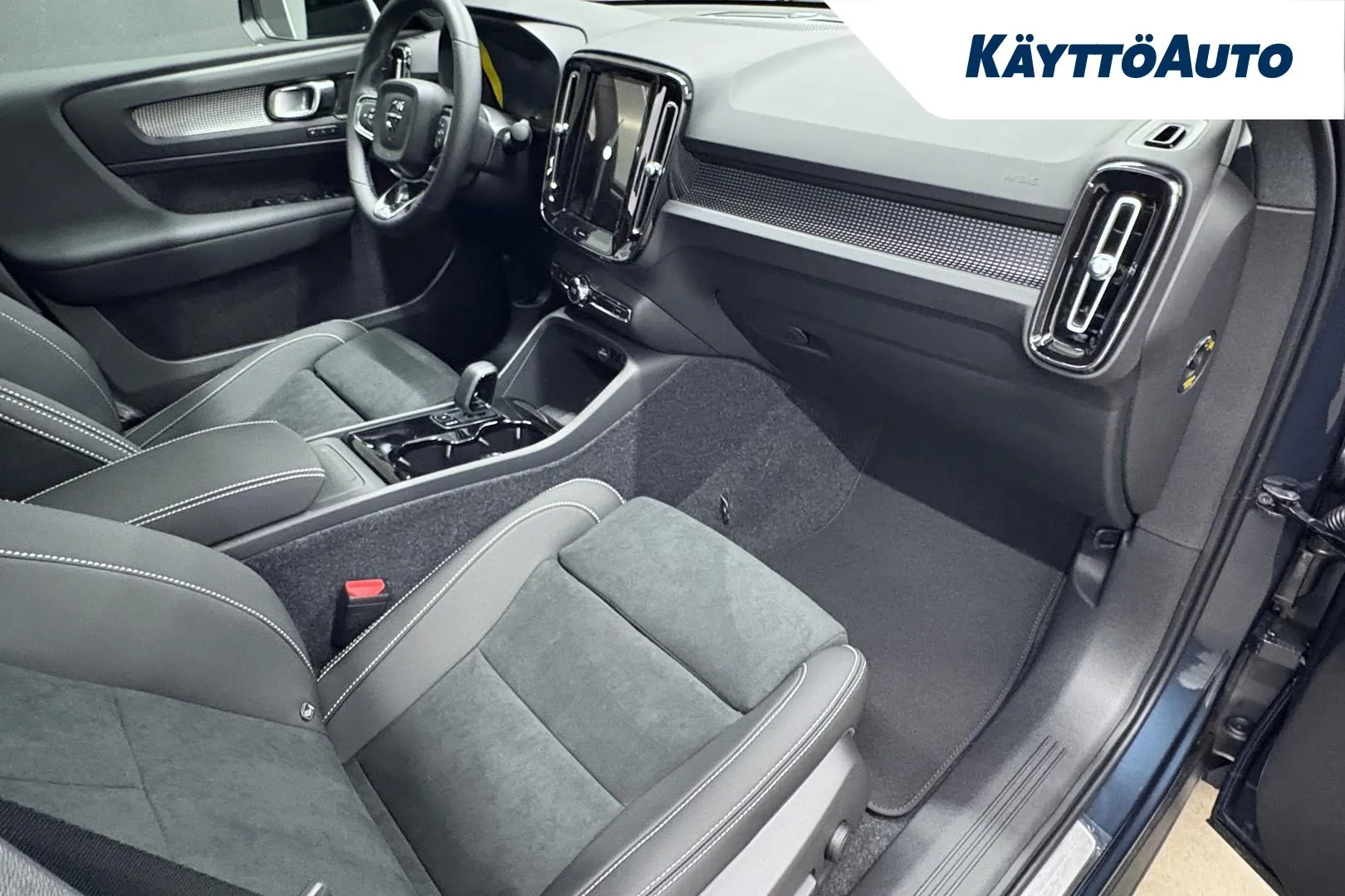 Volvo EC40 RXR-951 carousel image