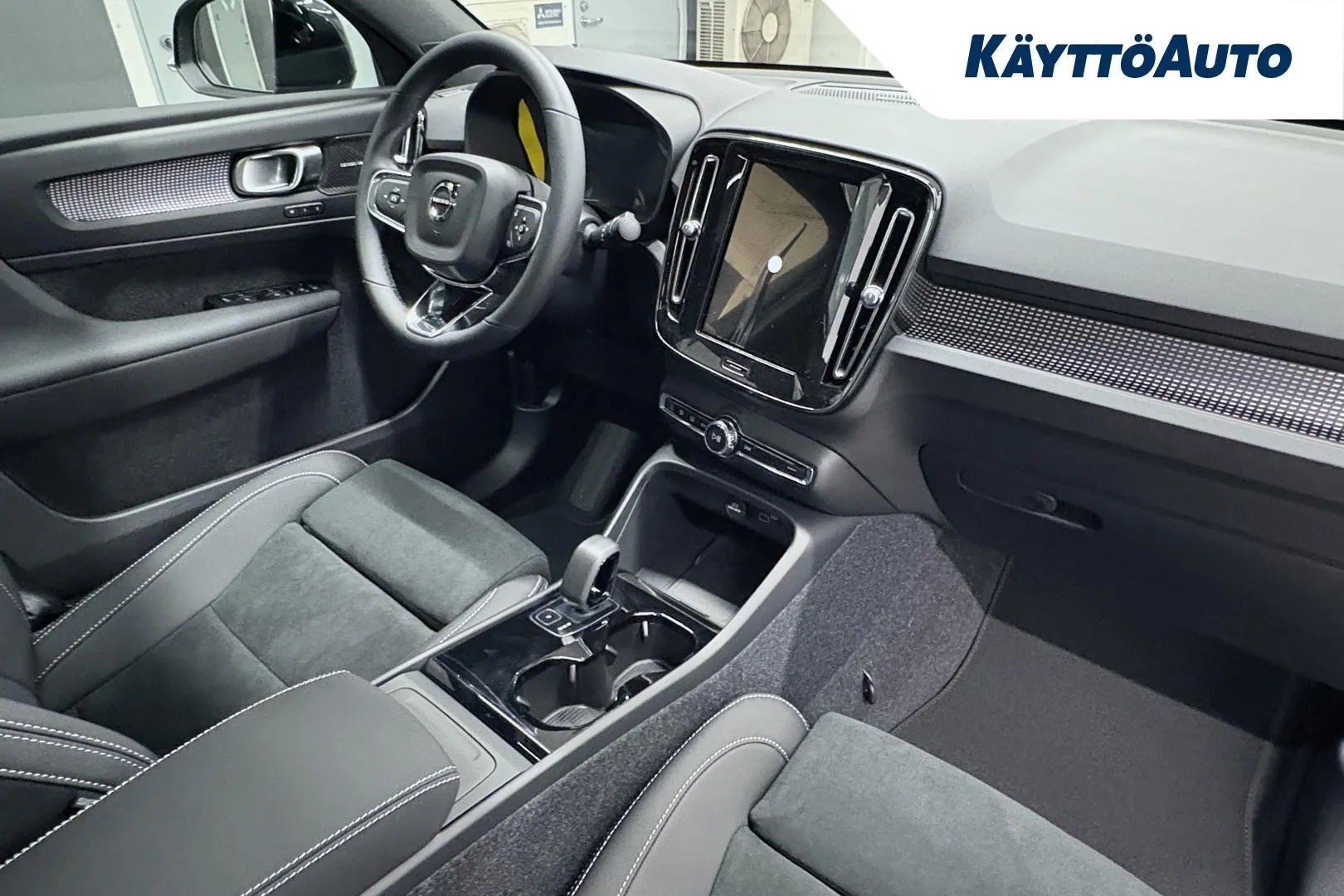 Volvo EC40 RXR-951 carousel image