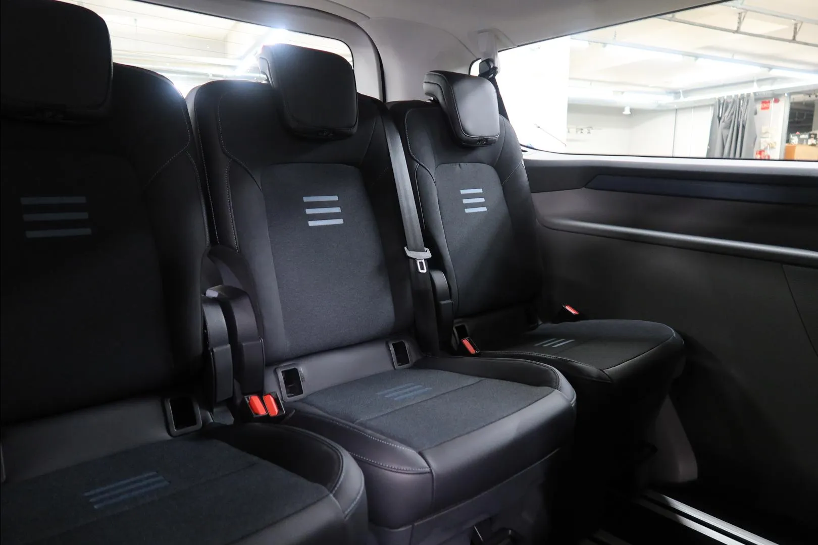 Ford Tourneo Custom ISV-885 carousel image