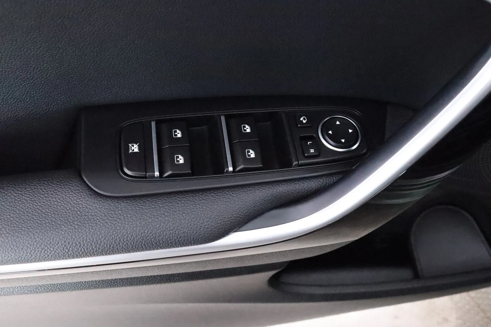 KIA Ceed CRG-889 carousel image