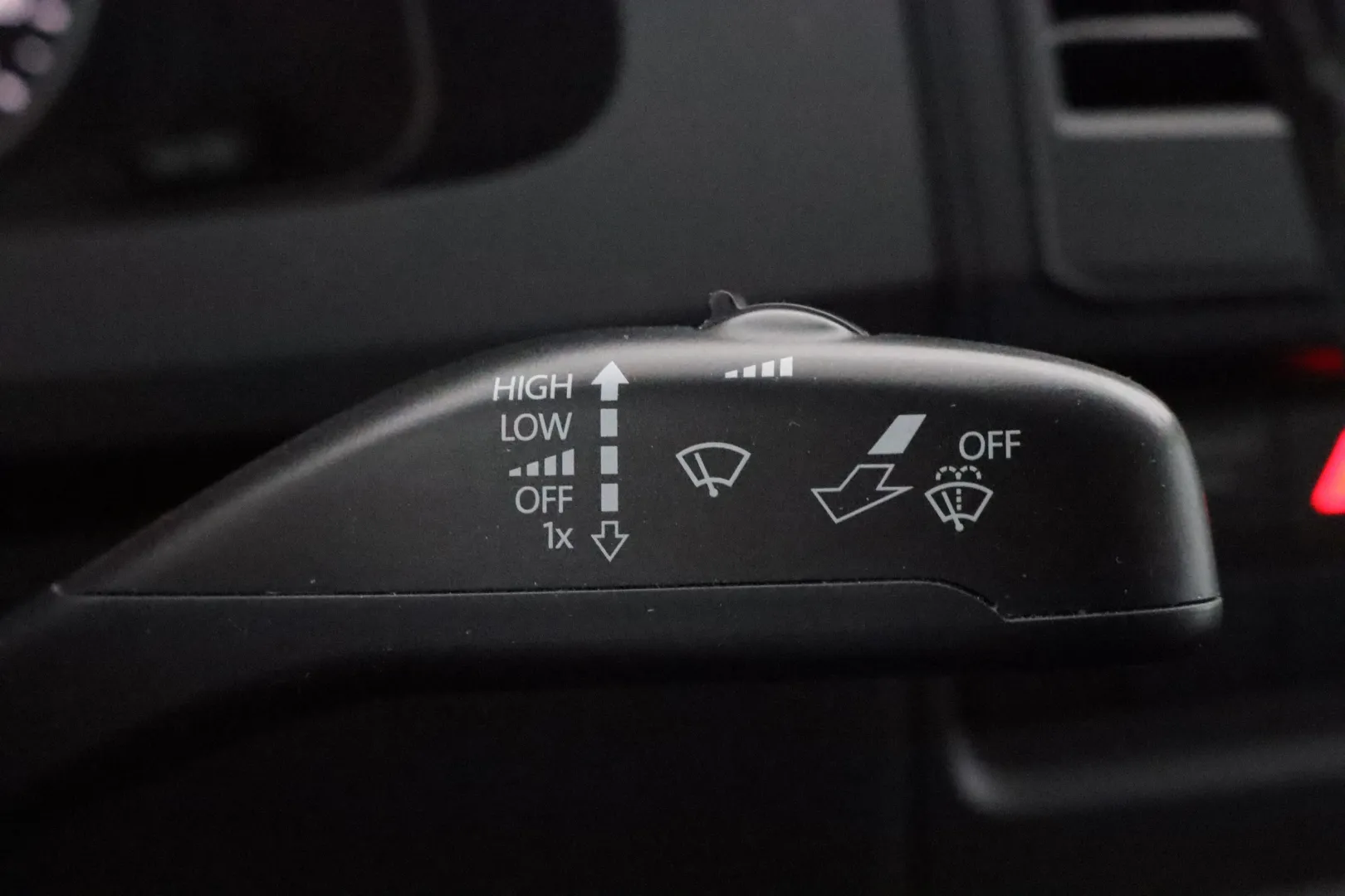 VOLKSWAGEN Transporter CLK-837 carousel image