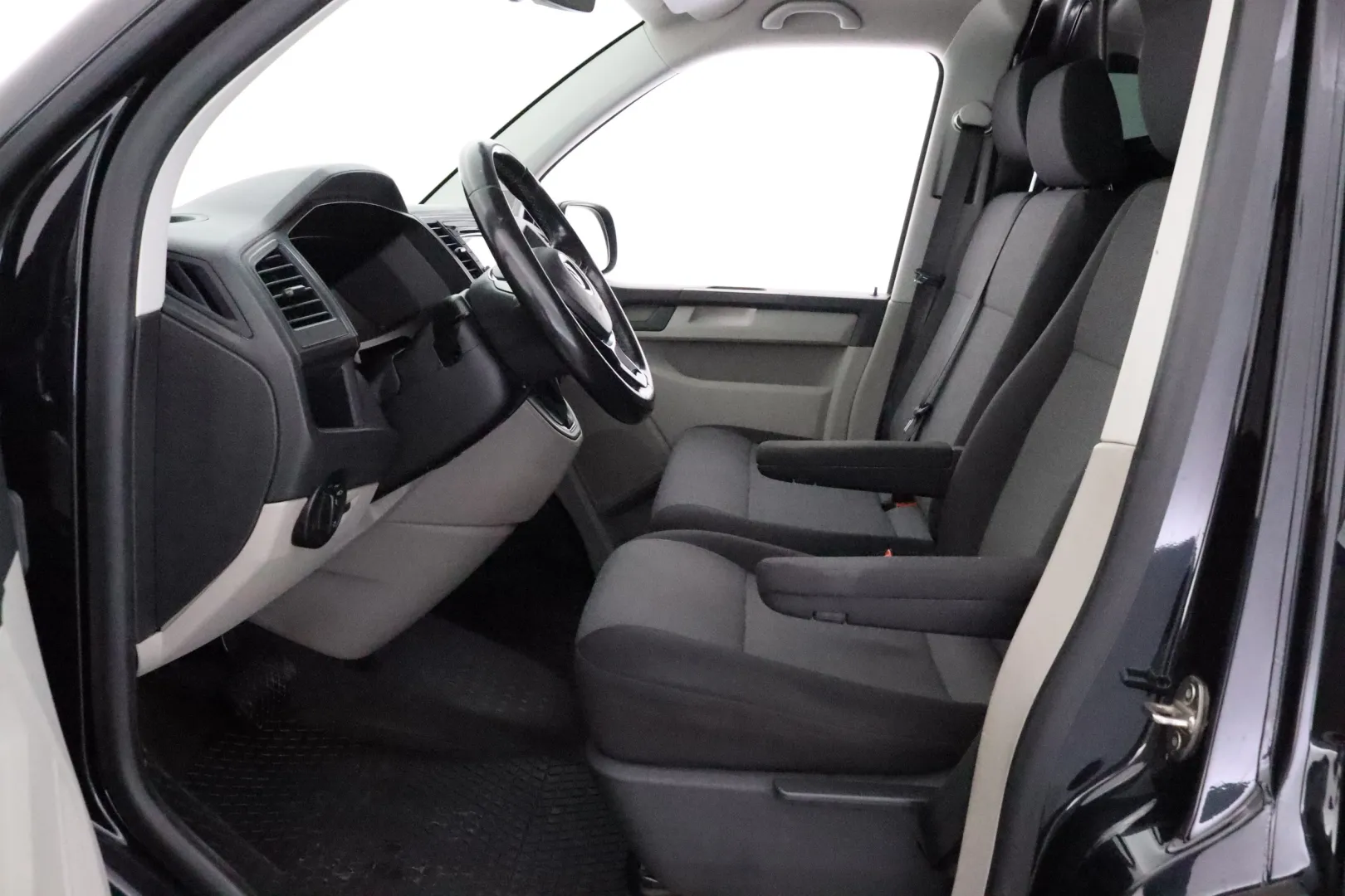 VOLKSWAGEN Transporter CLK-837 carousel image