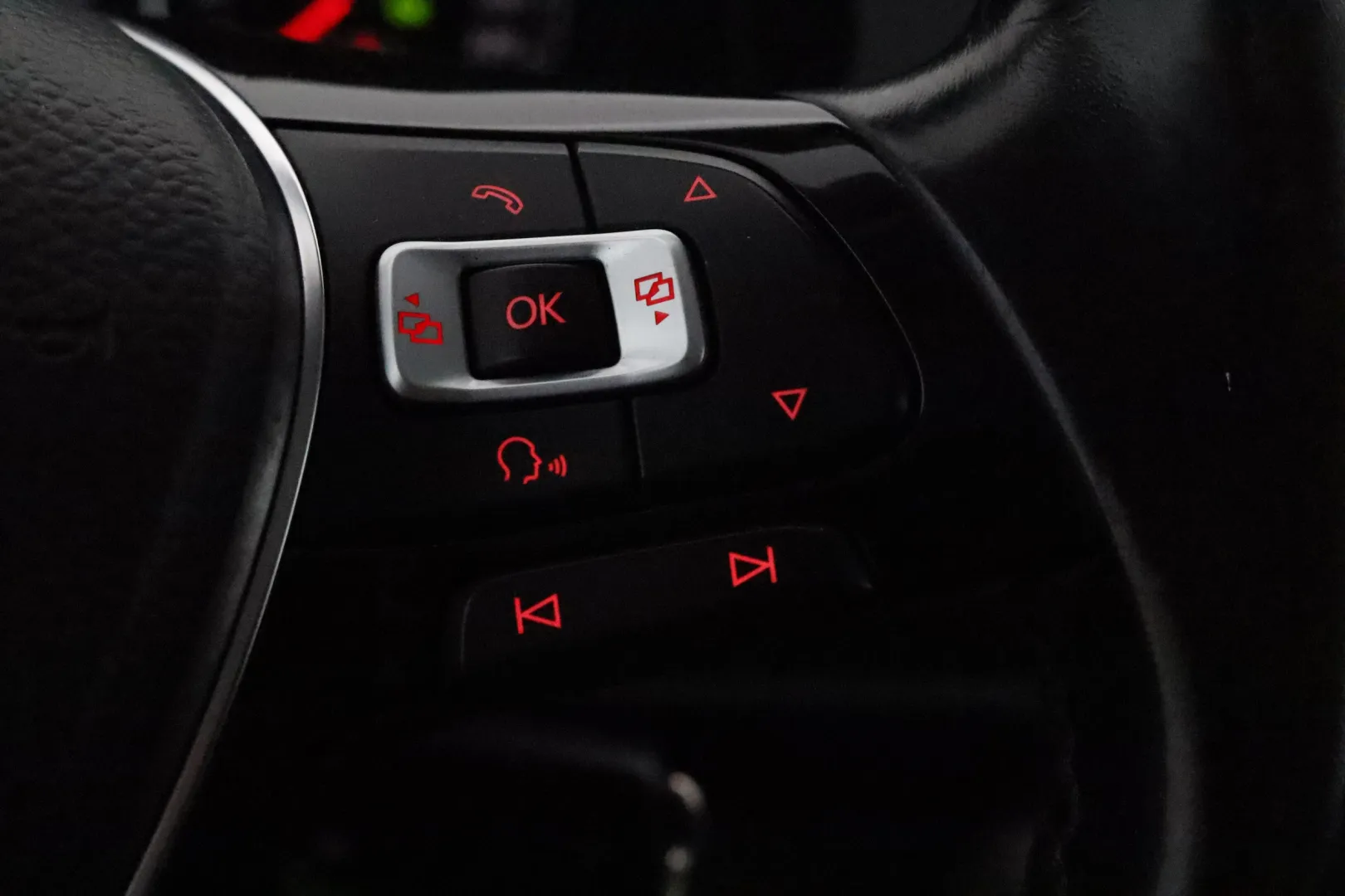 VOLKSWAGEN Transporter CLK-837 carousel image