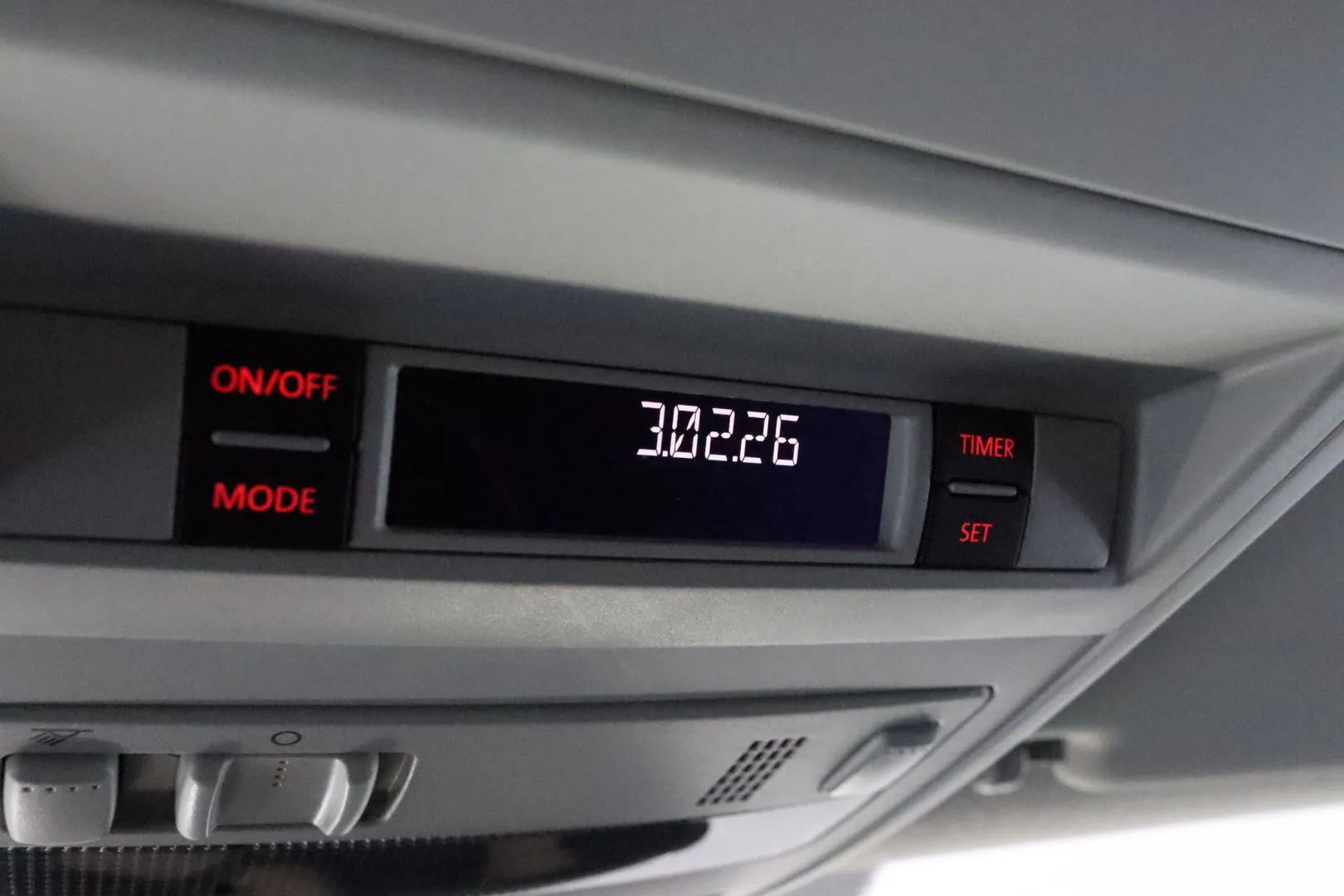 VOLKSWAGEN Transporter CLK-837 carousel image