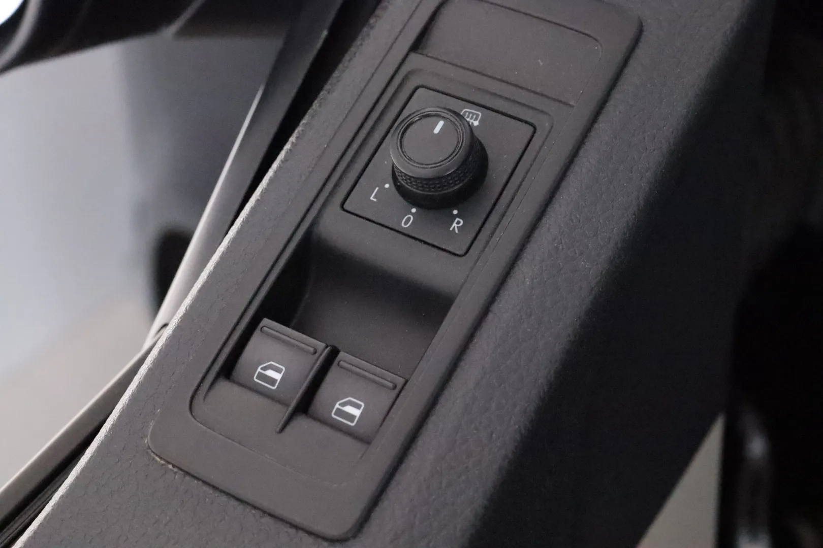 VOLKSWAGEN Transporter CLK-837 carousel image