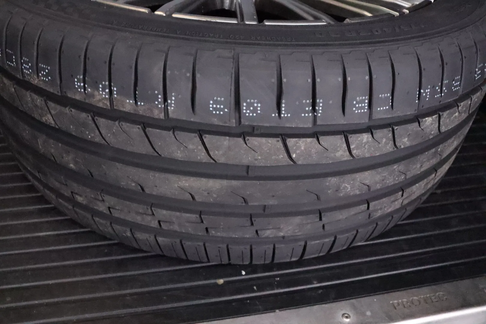 VOLKSWAGEN Transporter CLK-837 carousel image