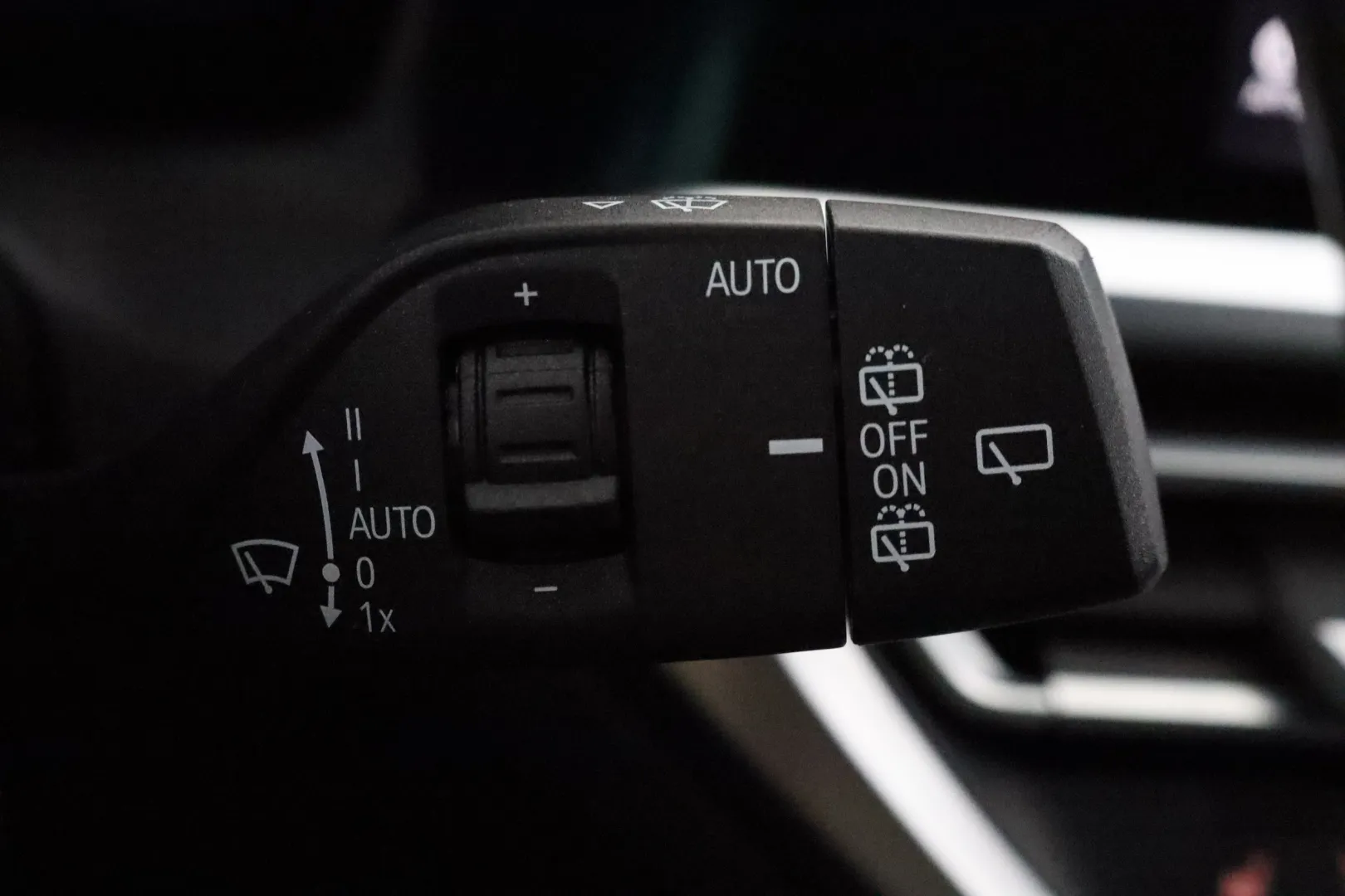 BMW 330 RUP-642 carousel image