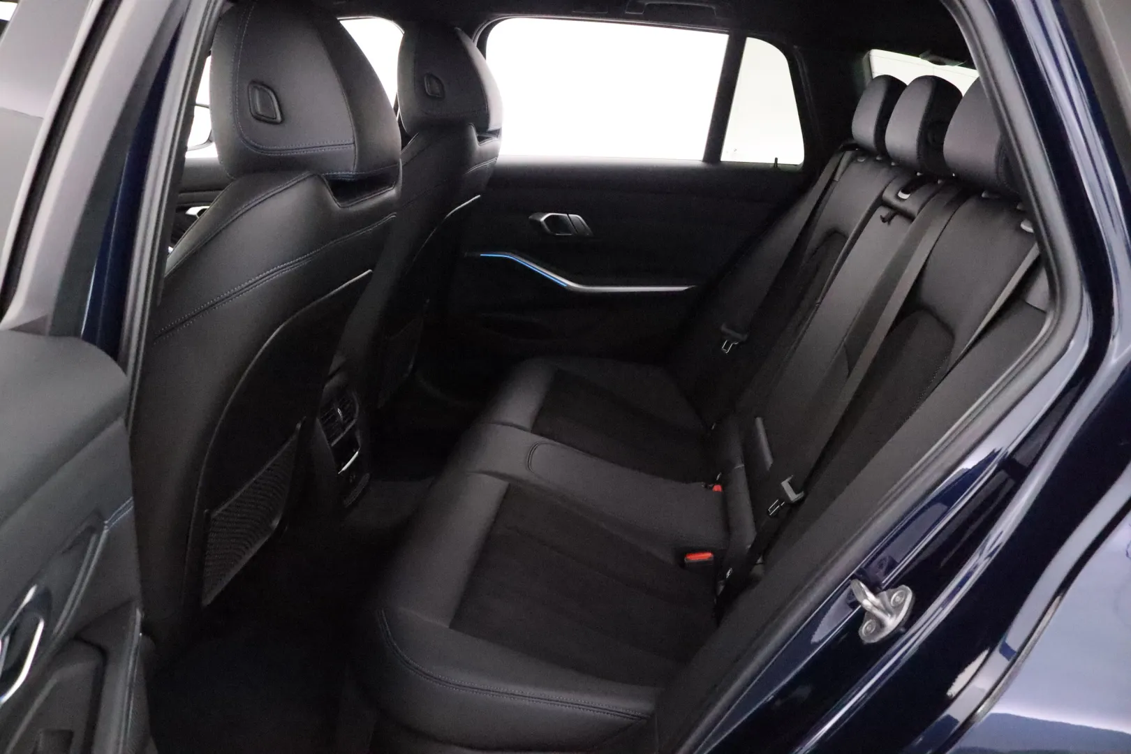 BMW 330 RUP-642 carousel image