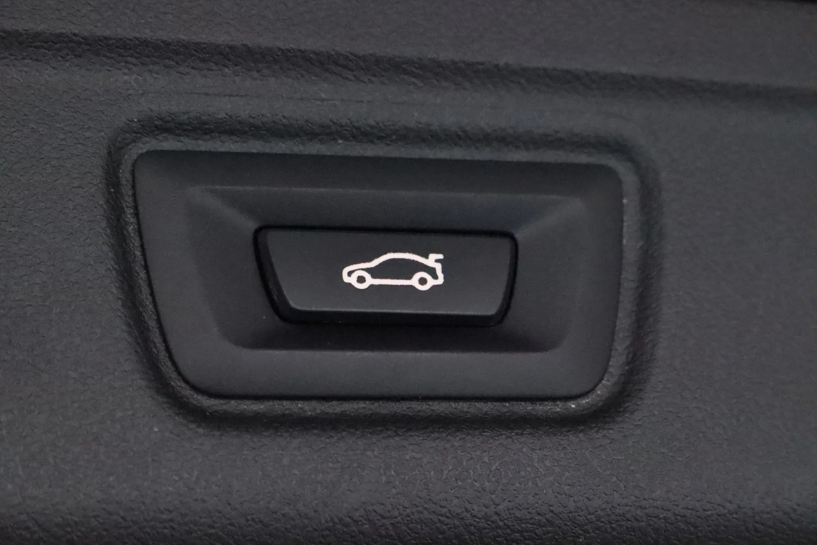 BMW 330 RUP-642 carousel image