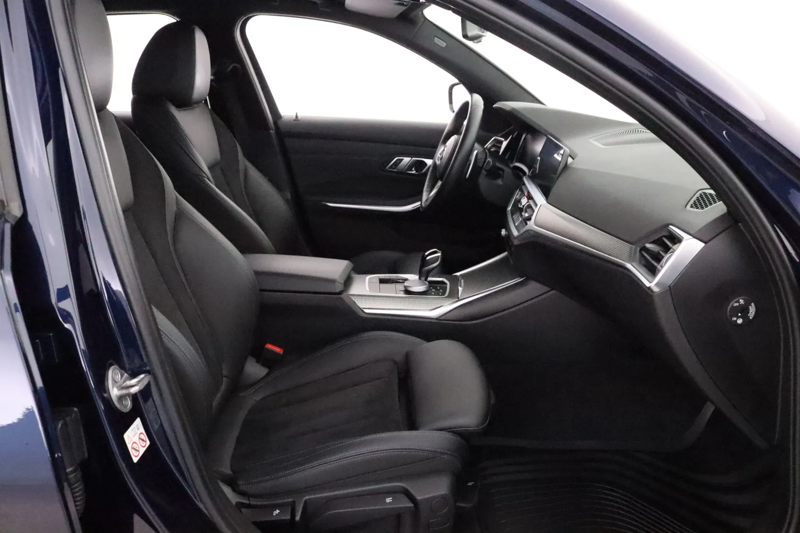 BMW 330 RUP-642 carousel image