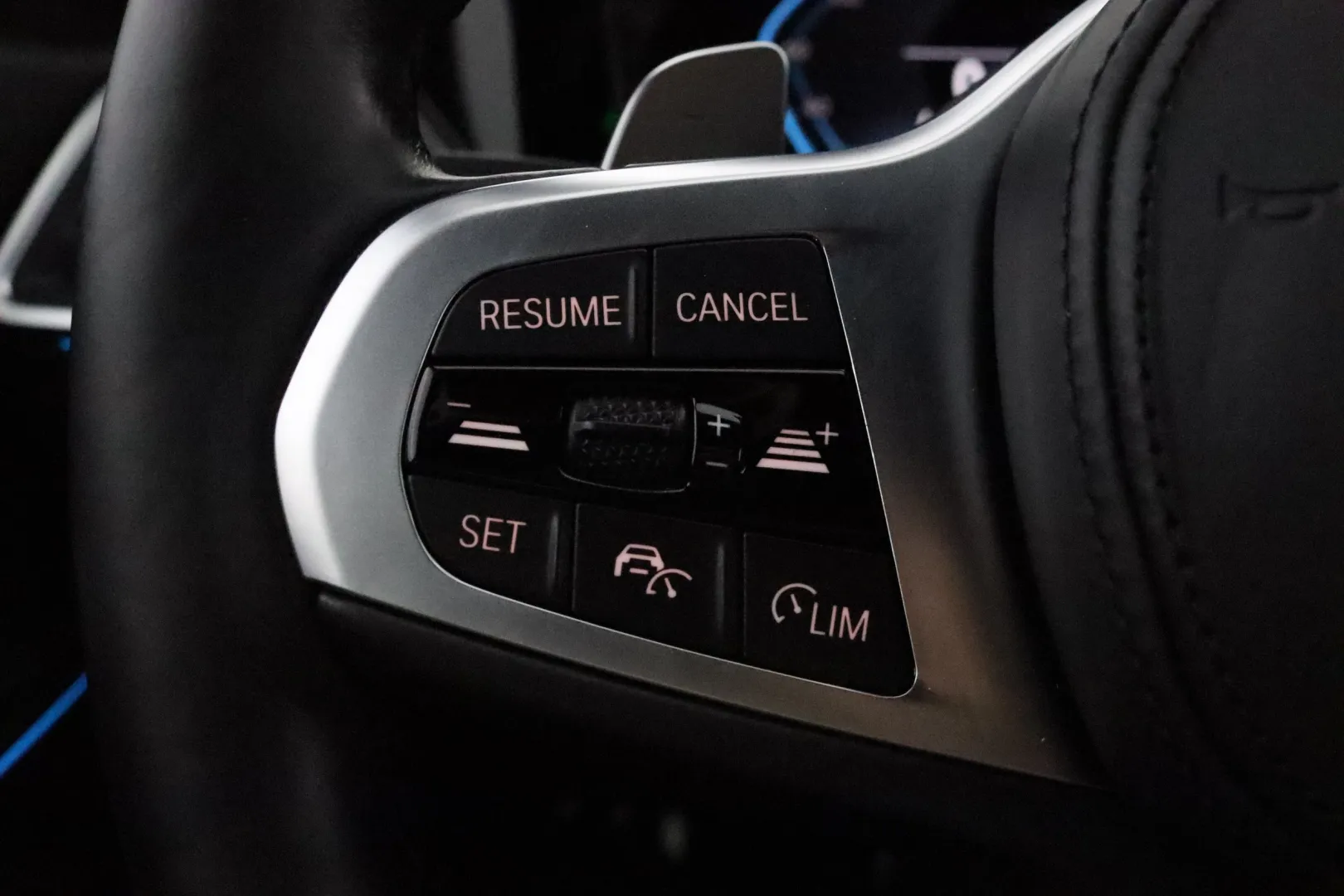 BMW 330 RUP-642 carousel image