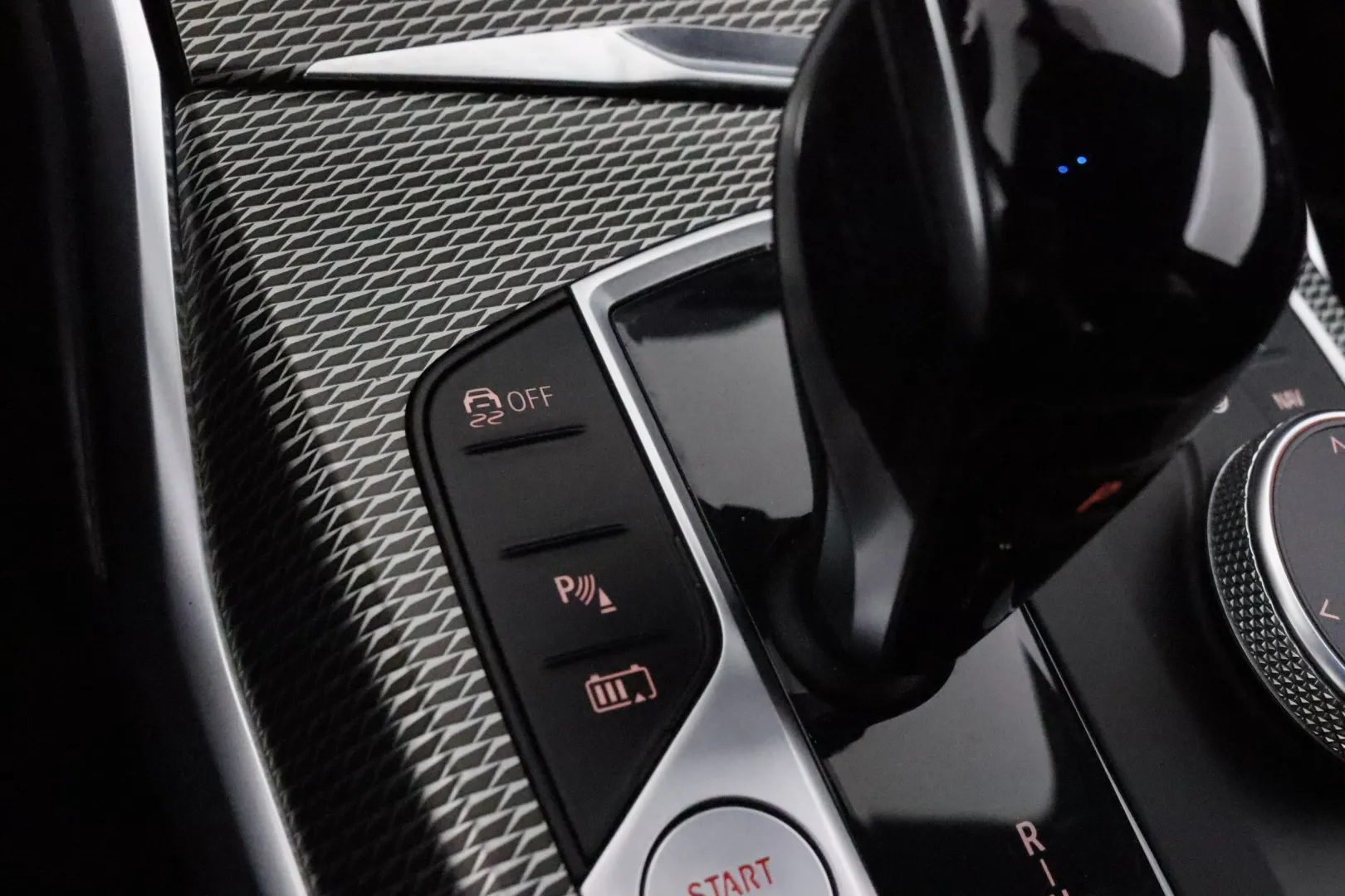 BMW 330 RUP-642 carousel image