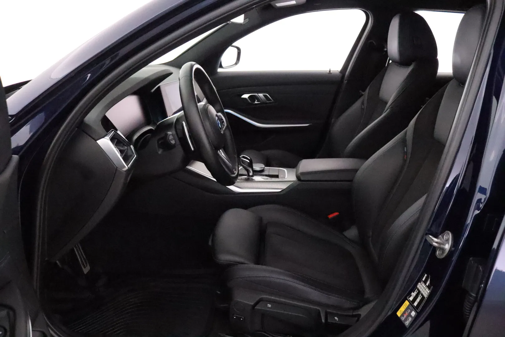 BMW 330 RUP-642 carousel image