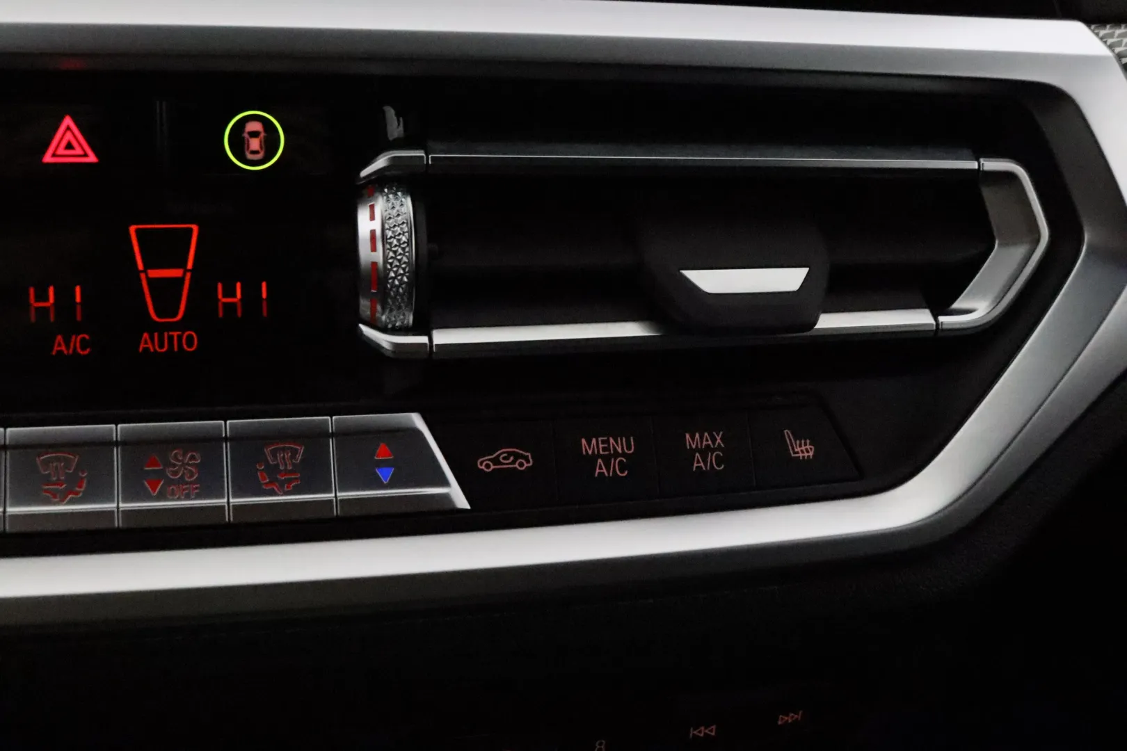 BMW 330 RUP-642 carousel image