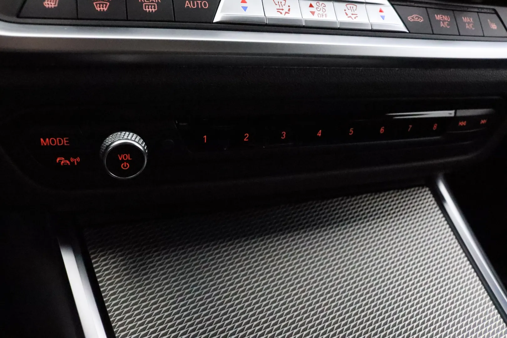 BMW 330 RUP-642 carousel image