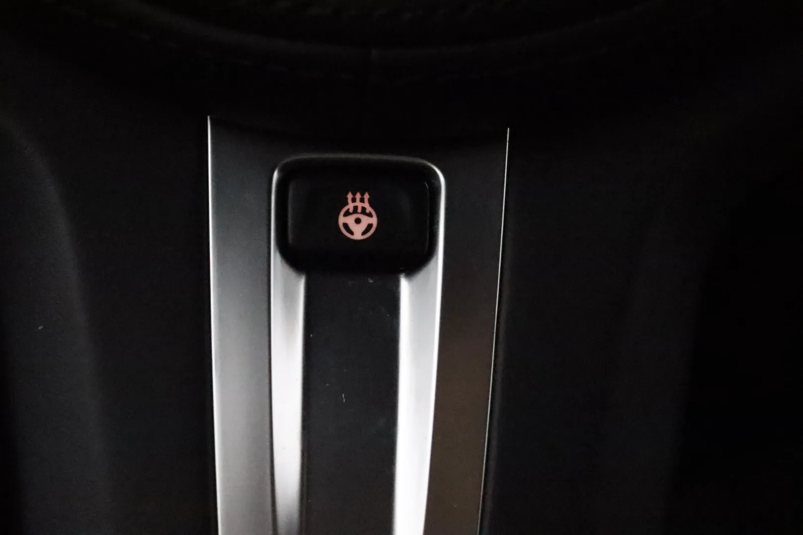 BMW 330 RUP-642 carousel image