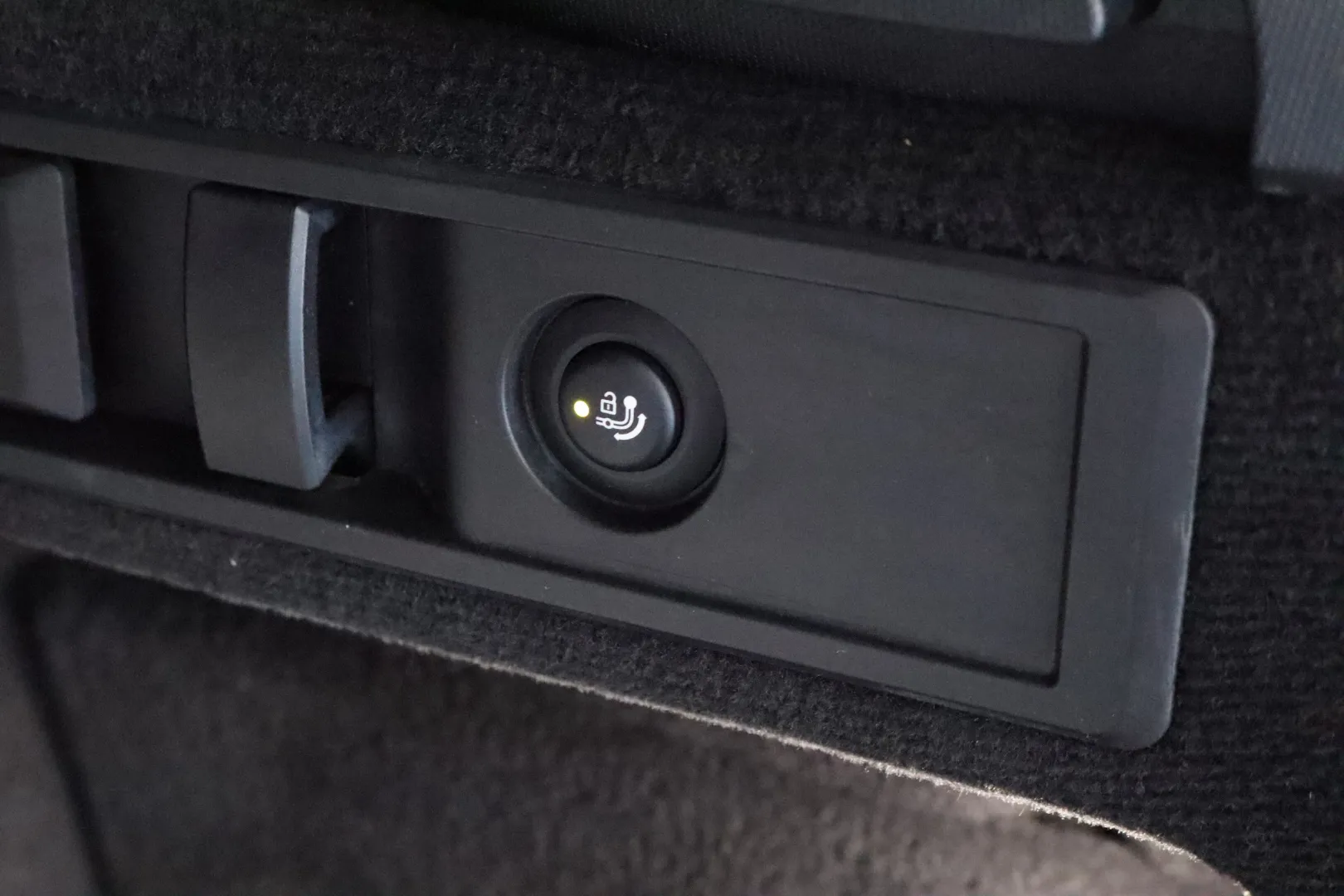 BMW 330 RUP-642 carousel image