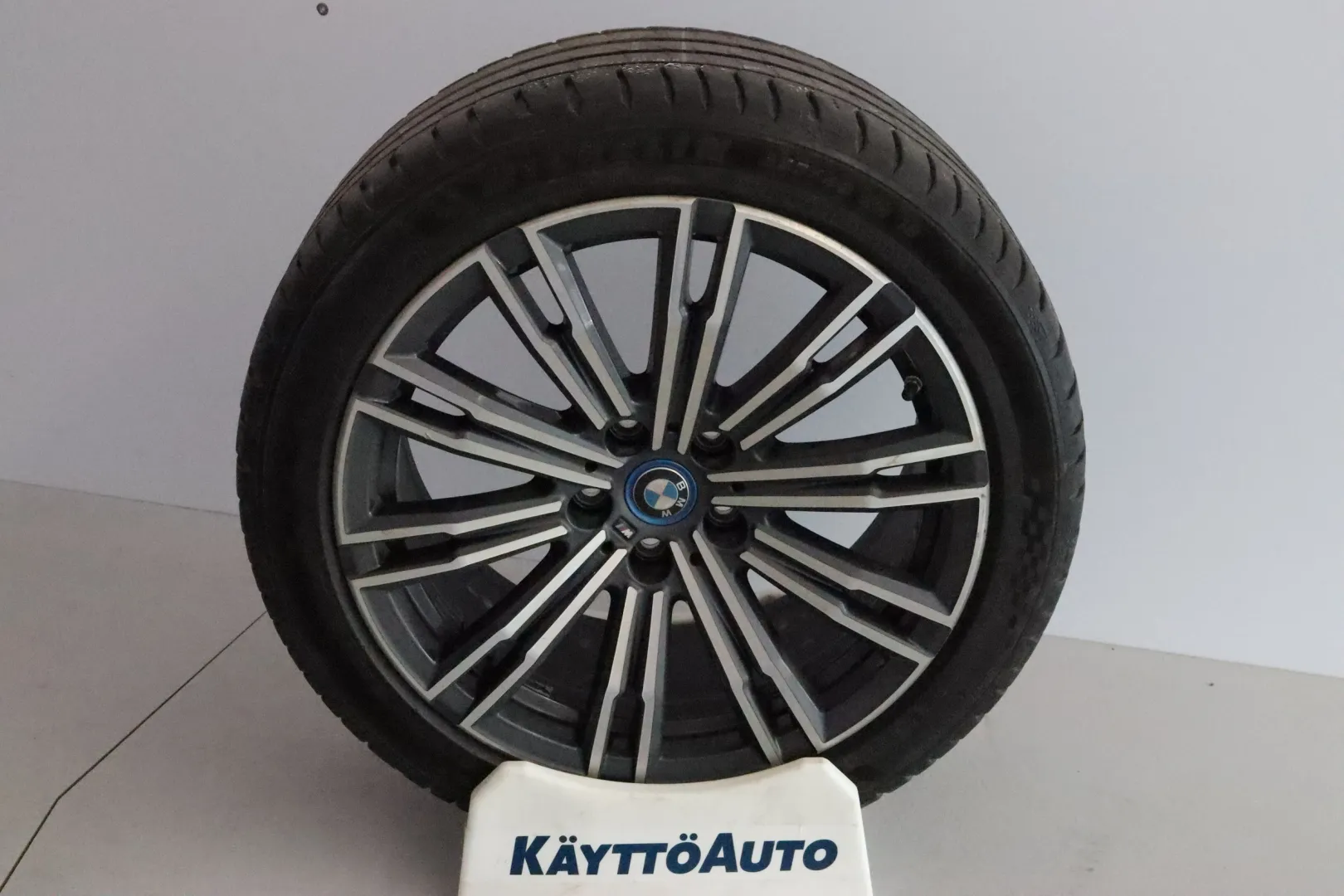 BMW 330 RUP-642 carousel image