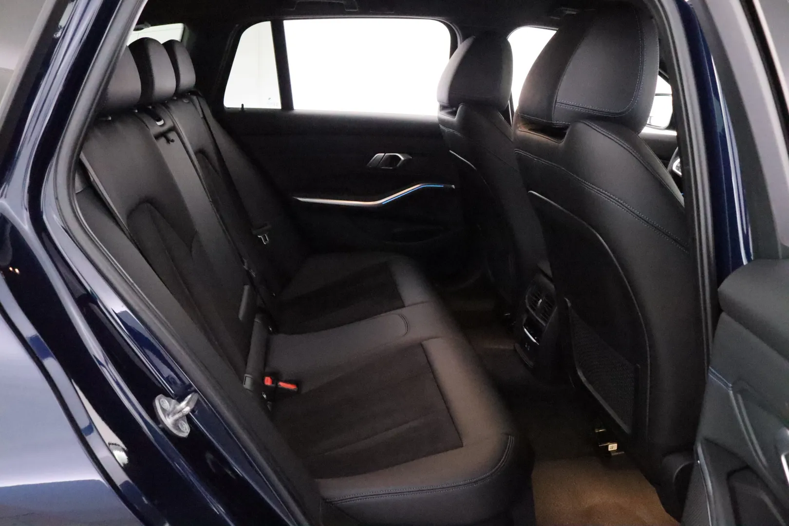 BMW 330 RUP-642 carousel image