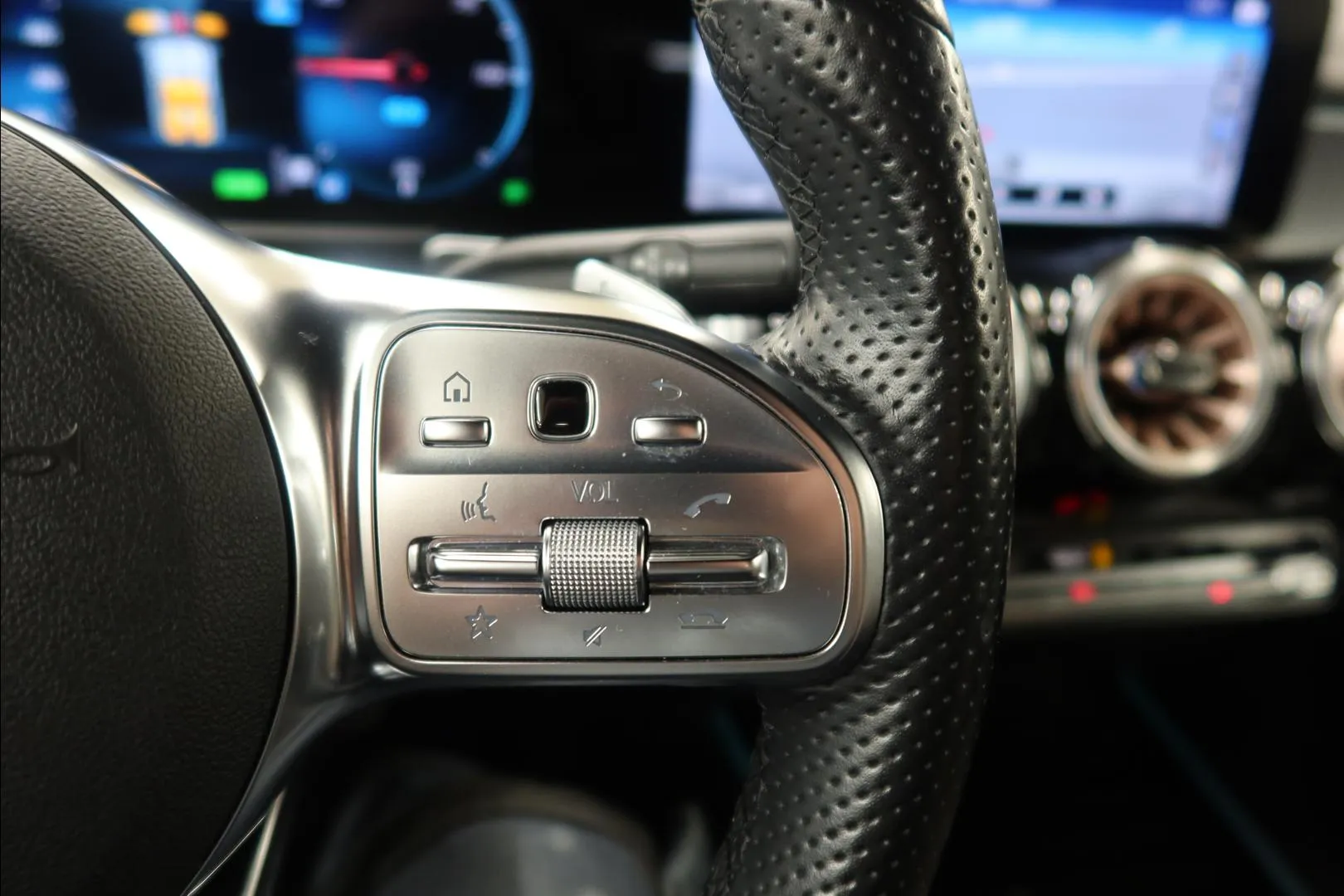 MERCEDES-BENZ EQB NMI-787 carousel image