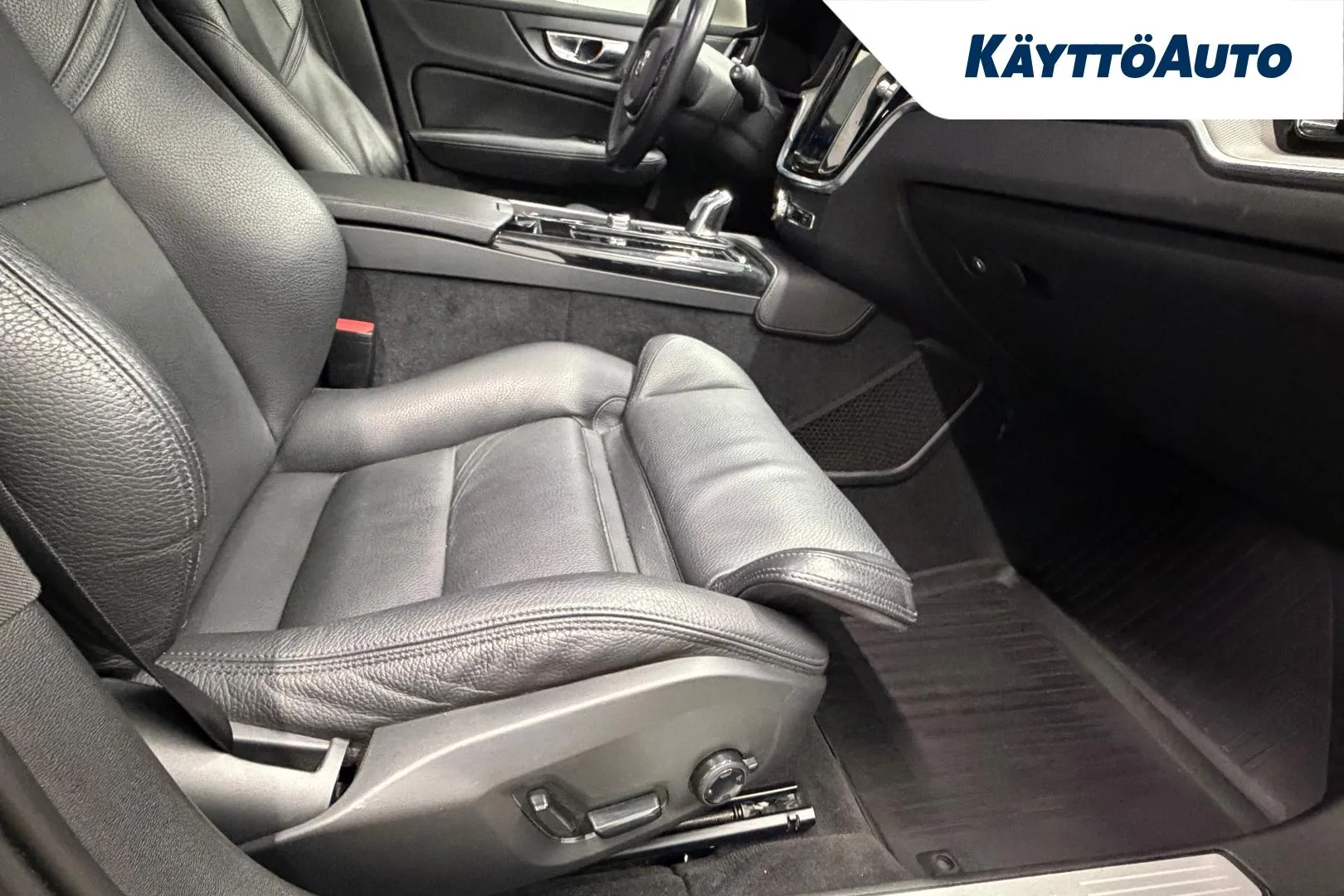 VOLVO V60 EUA-185 carousel image