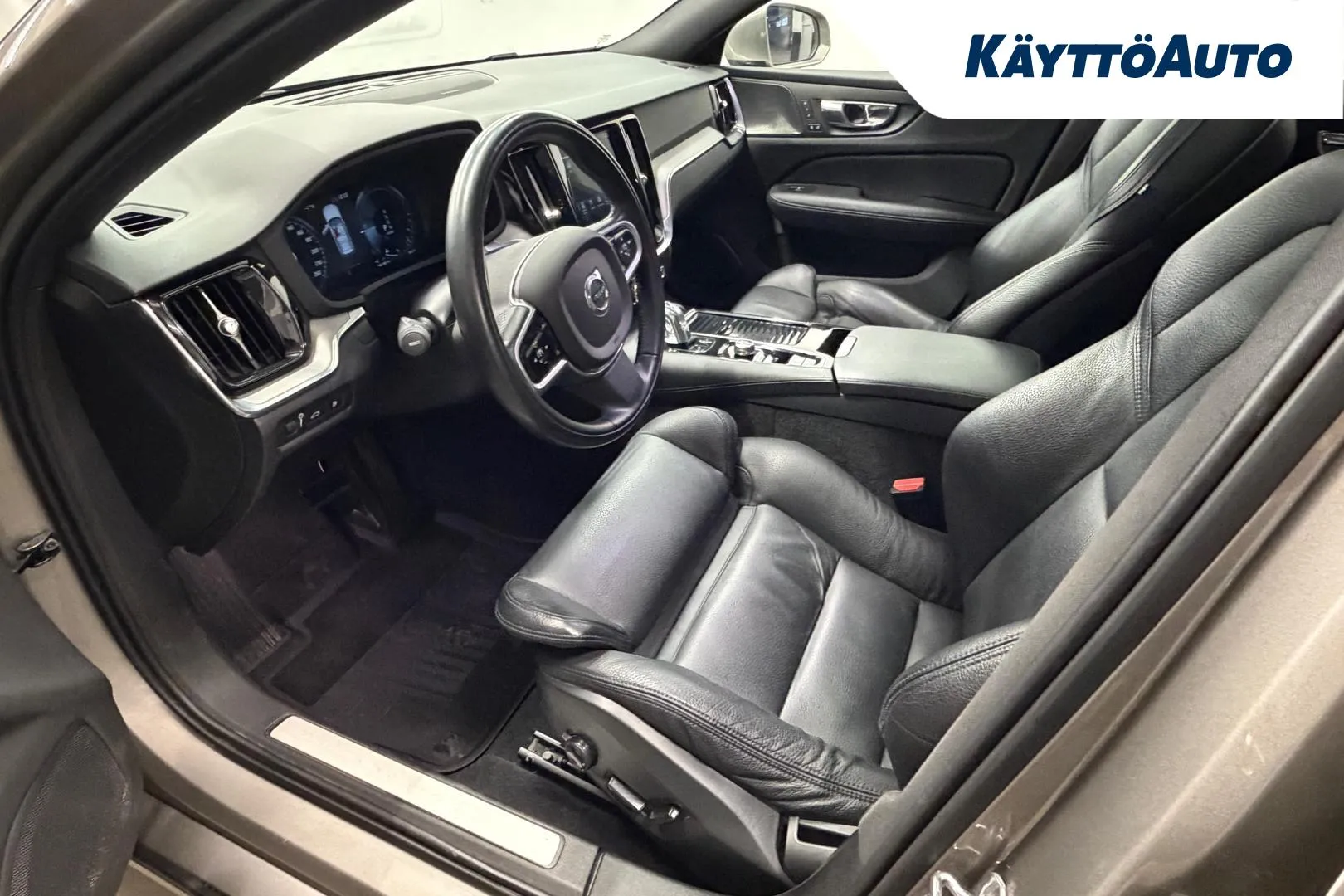 VOLVO V60 EUA-185 carousel image