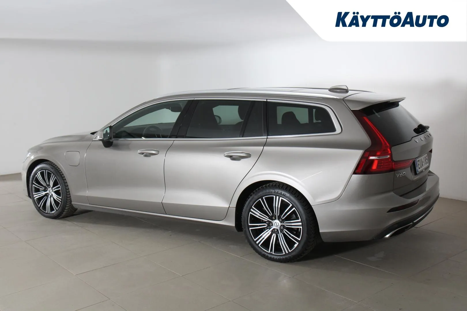 VOLVO V60 EUA-185 carousel image