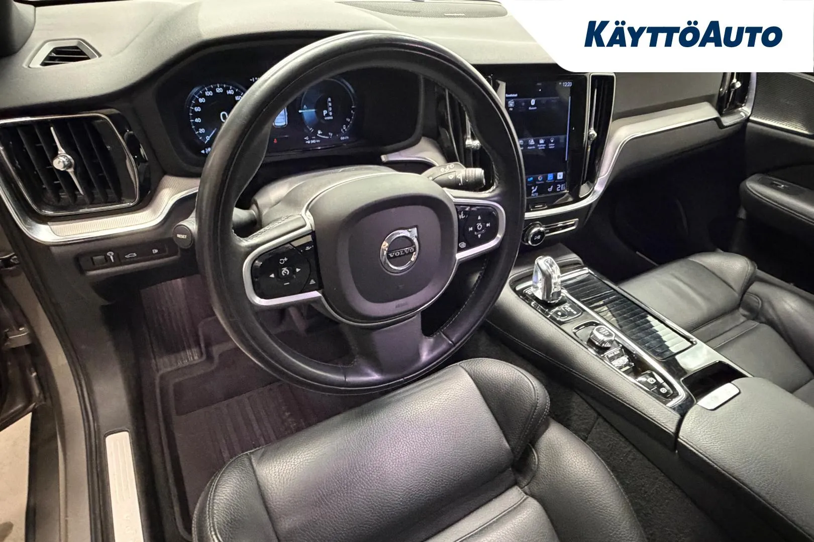 VOLVO V60 EUA-185 carousel image