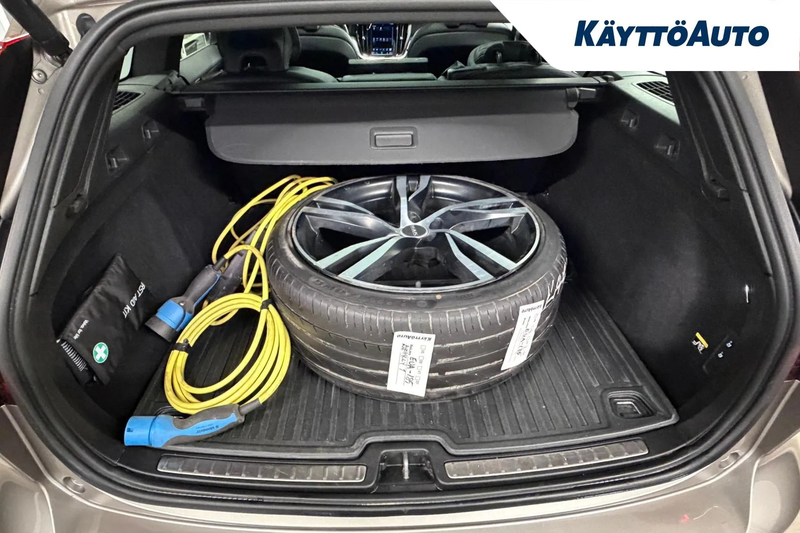 VOLVO V60 EUA-185 carousel image