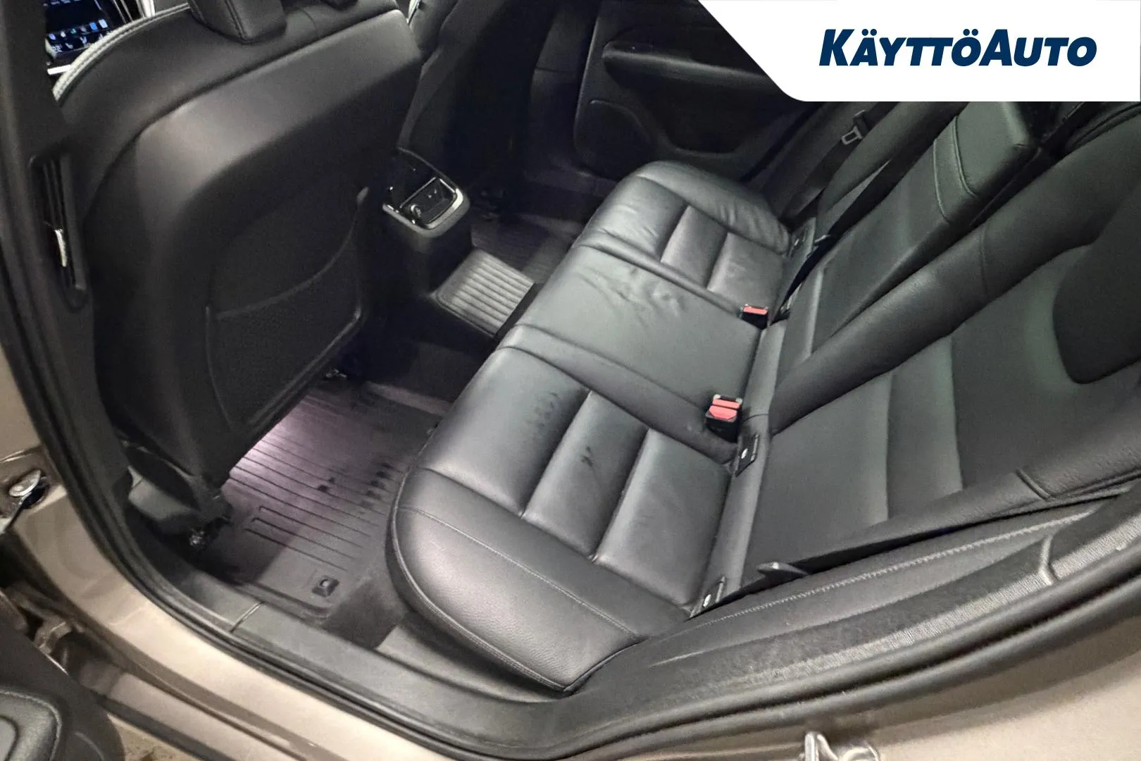 VOLVO V60 EUA-185 carousel image