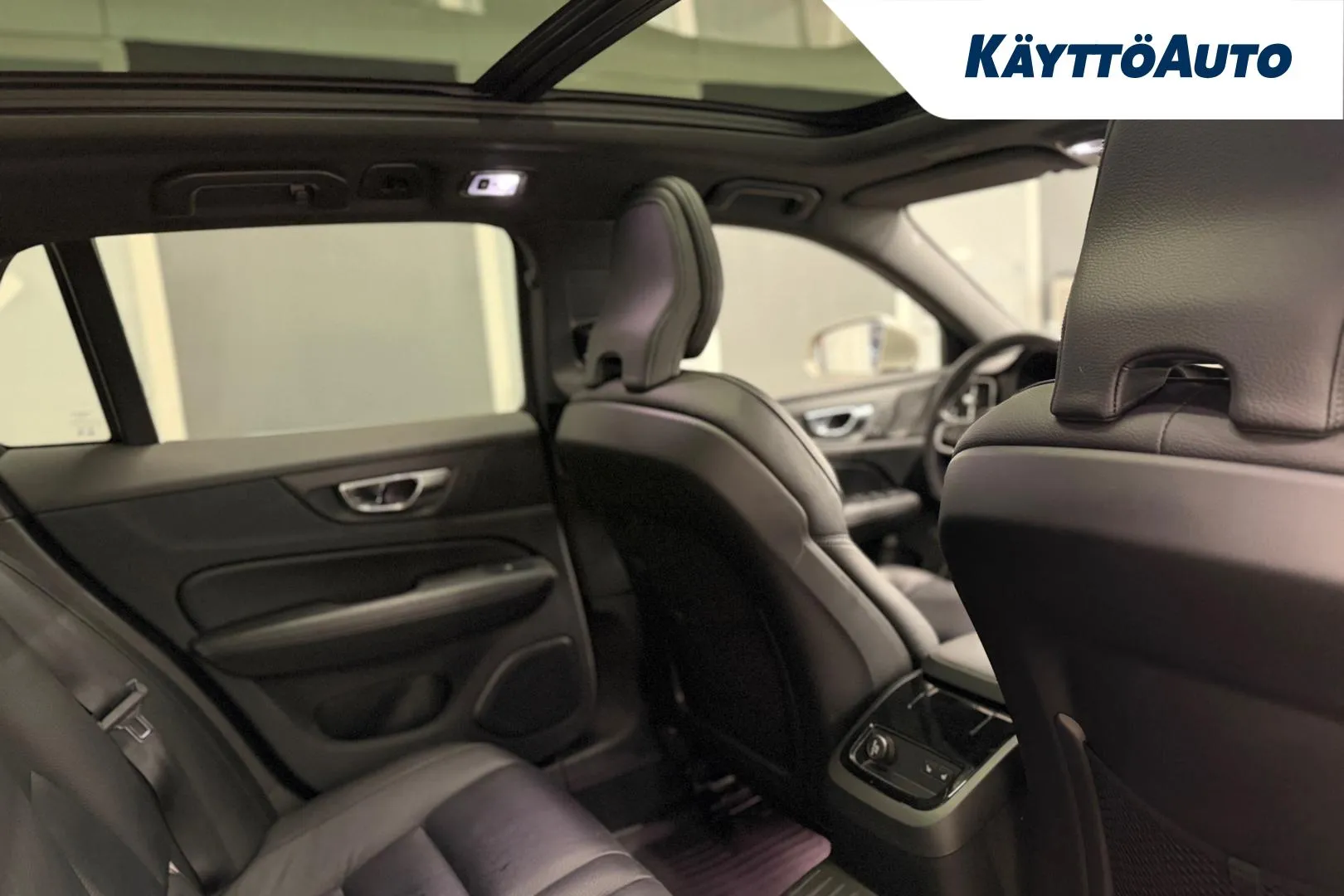 VOLVO V60 EUA-185 carousel image