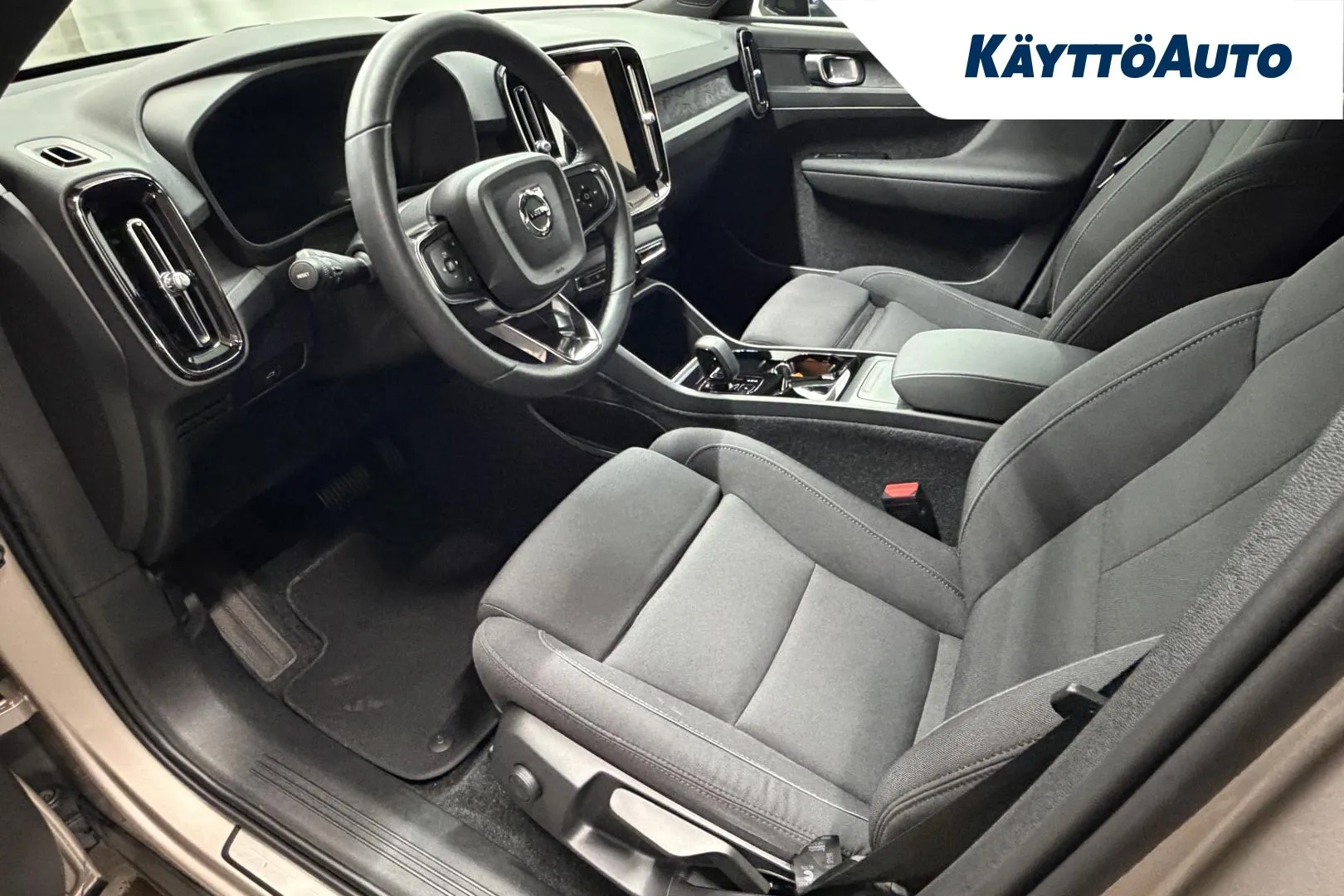 VOLVO XC40 MPA-393 carousel image