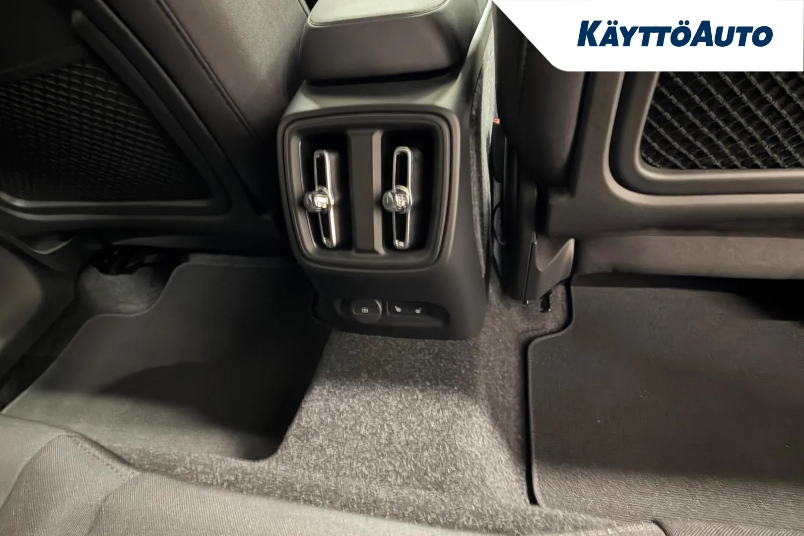 VOLVO XC40 MPA-393 carousel image