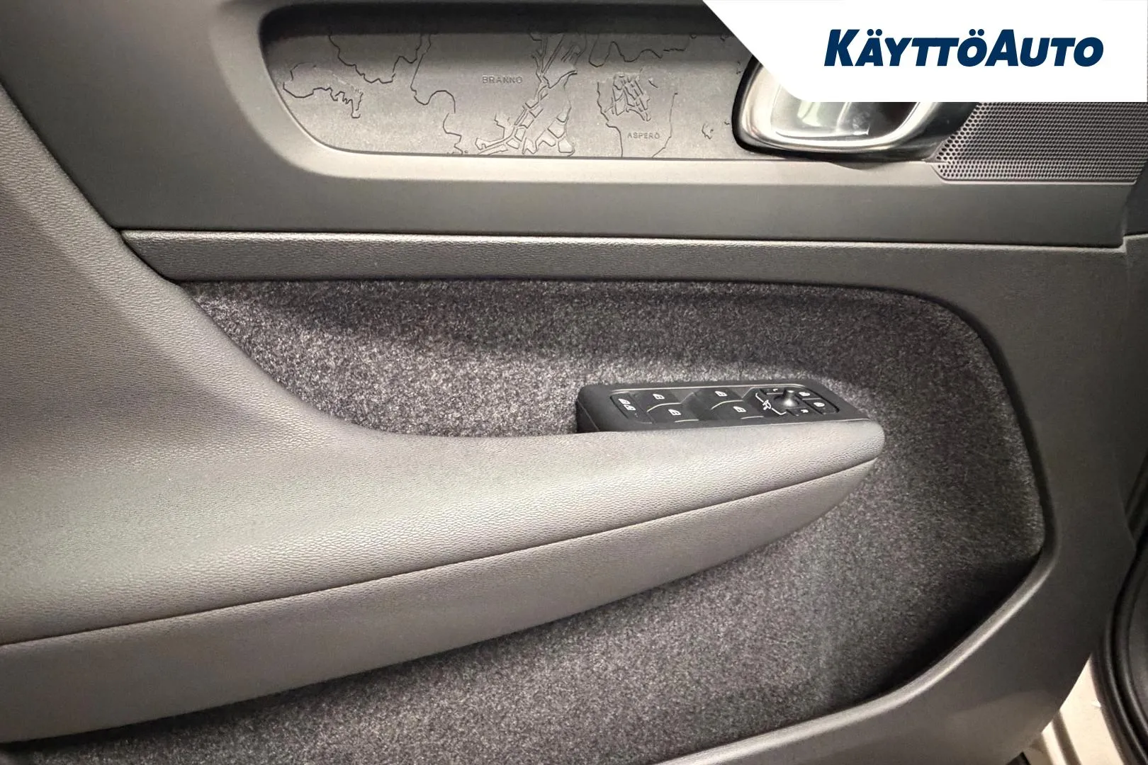 VOLVO XC40 MPA-393 carousel image