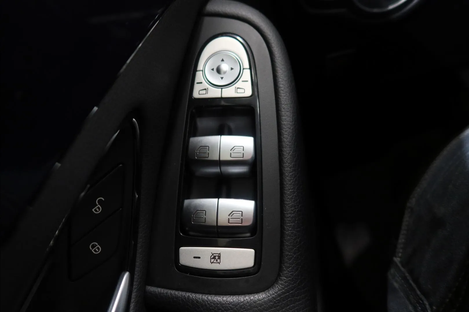 MERCEDES-BENZ GLC LNR-195 carousel image