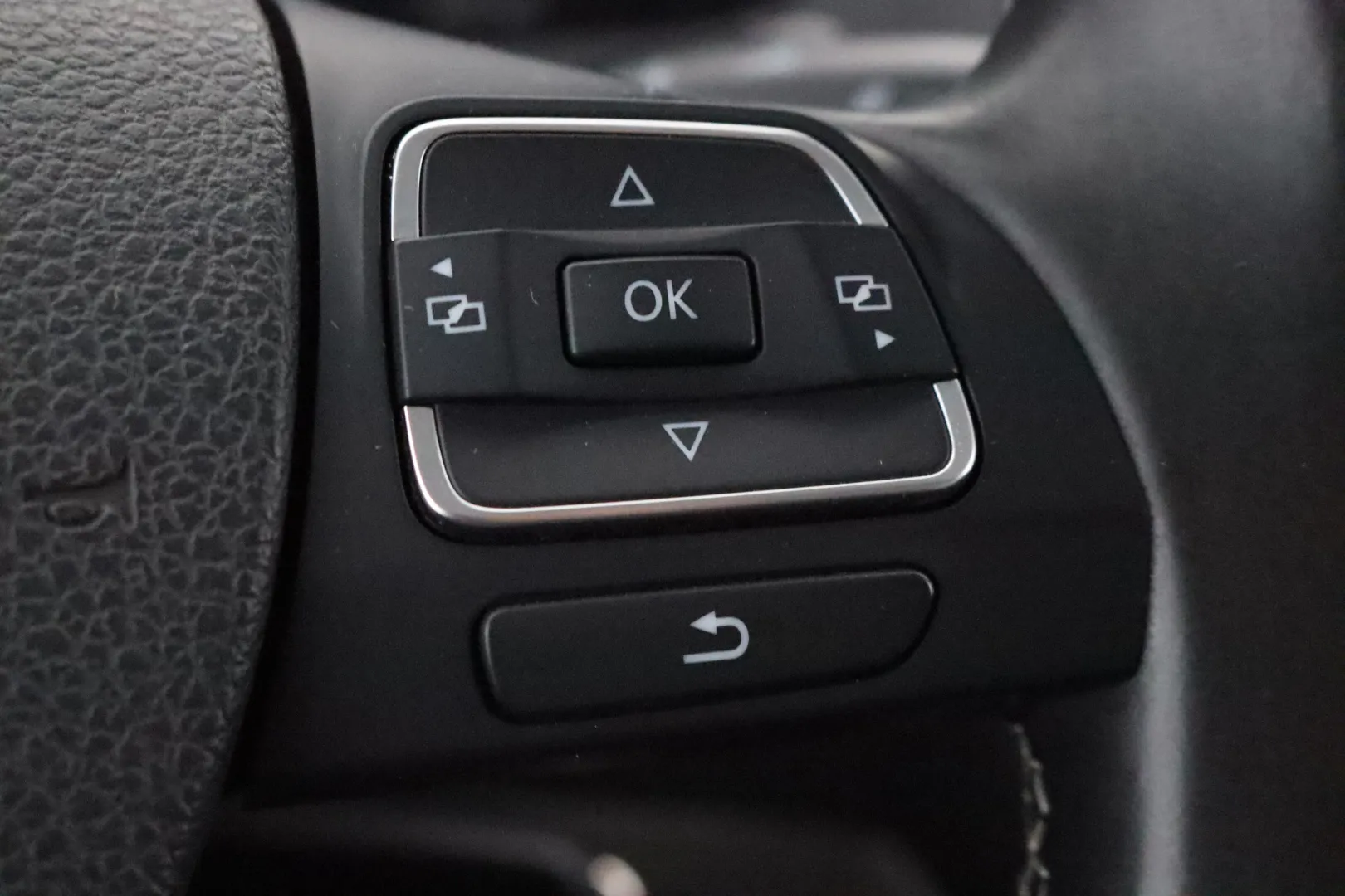 VOLKSWAGEN Transporter FMT-828 carousel image